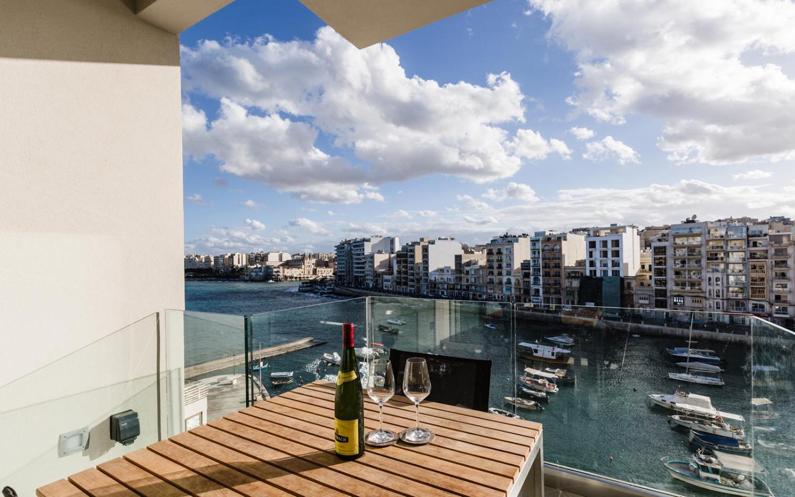 Splendid Seaside Retreat on Spinola Bay photo 2