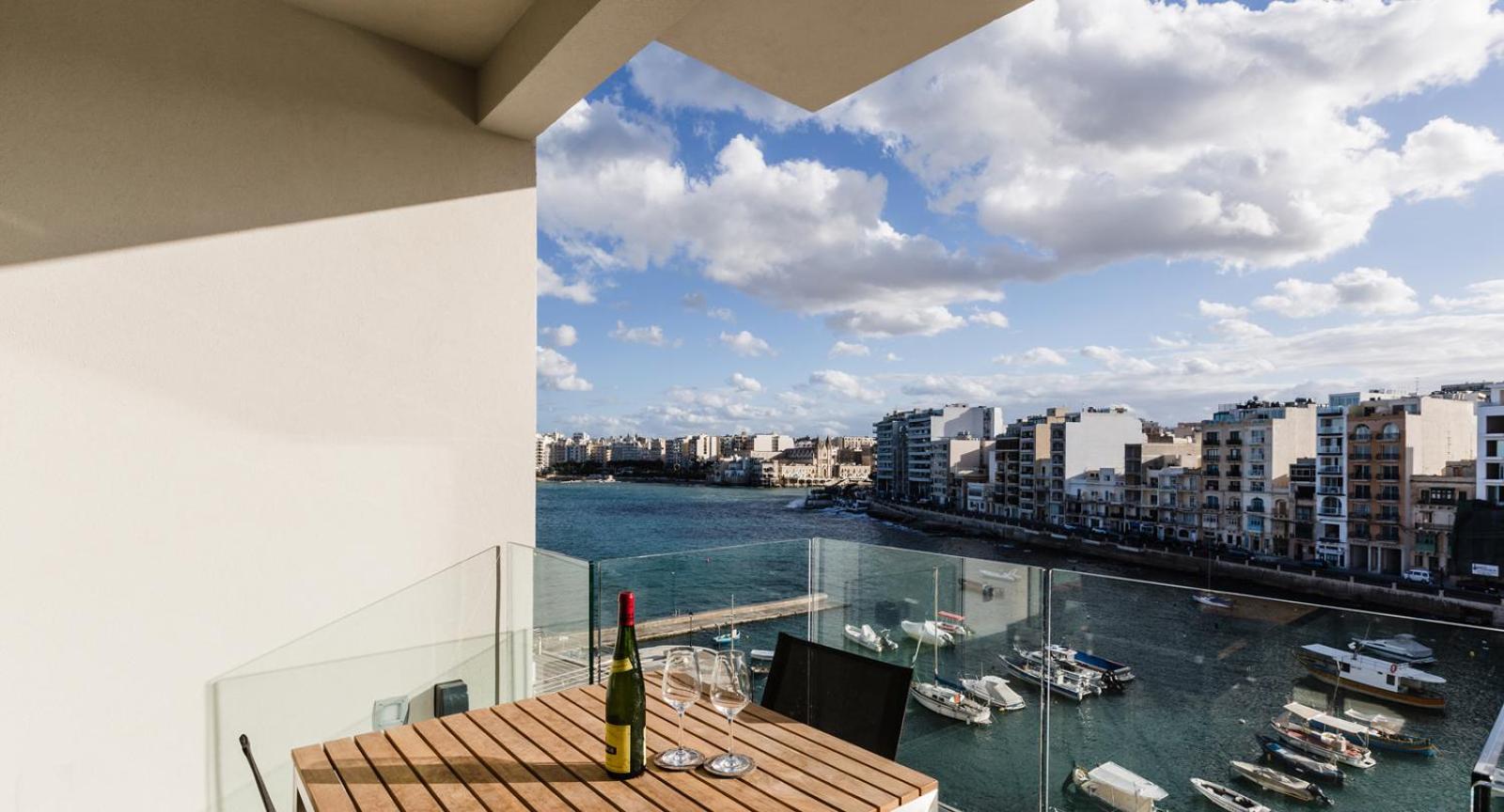 Splendid Seaside Retreat on Spinola Bay photo 5