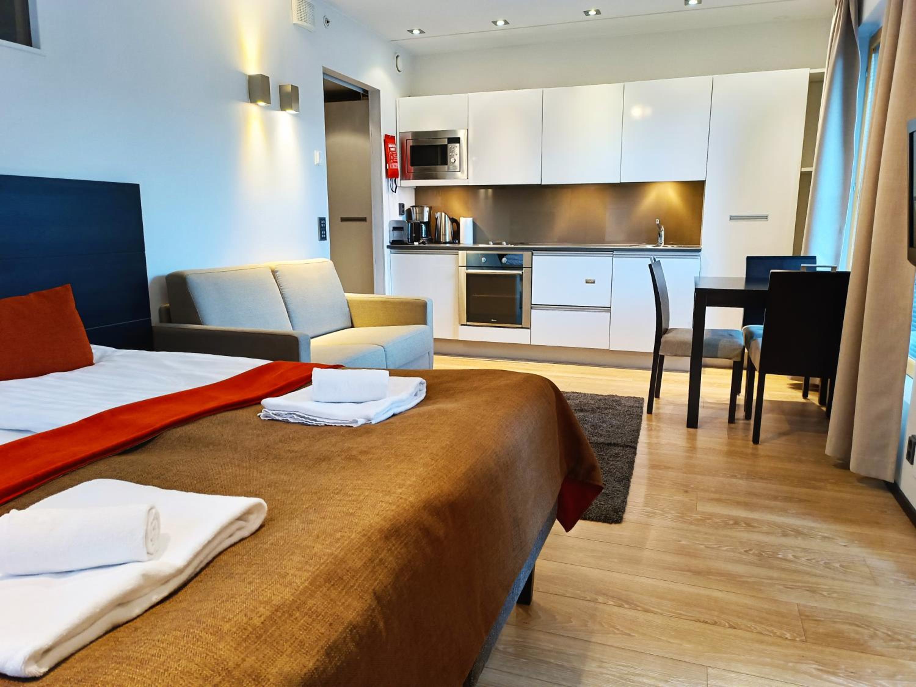 Levi Suites Levi Gold