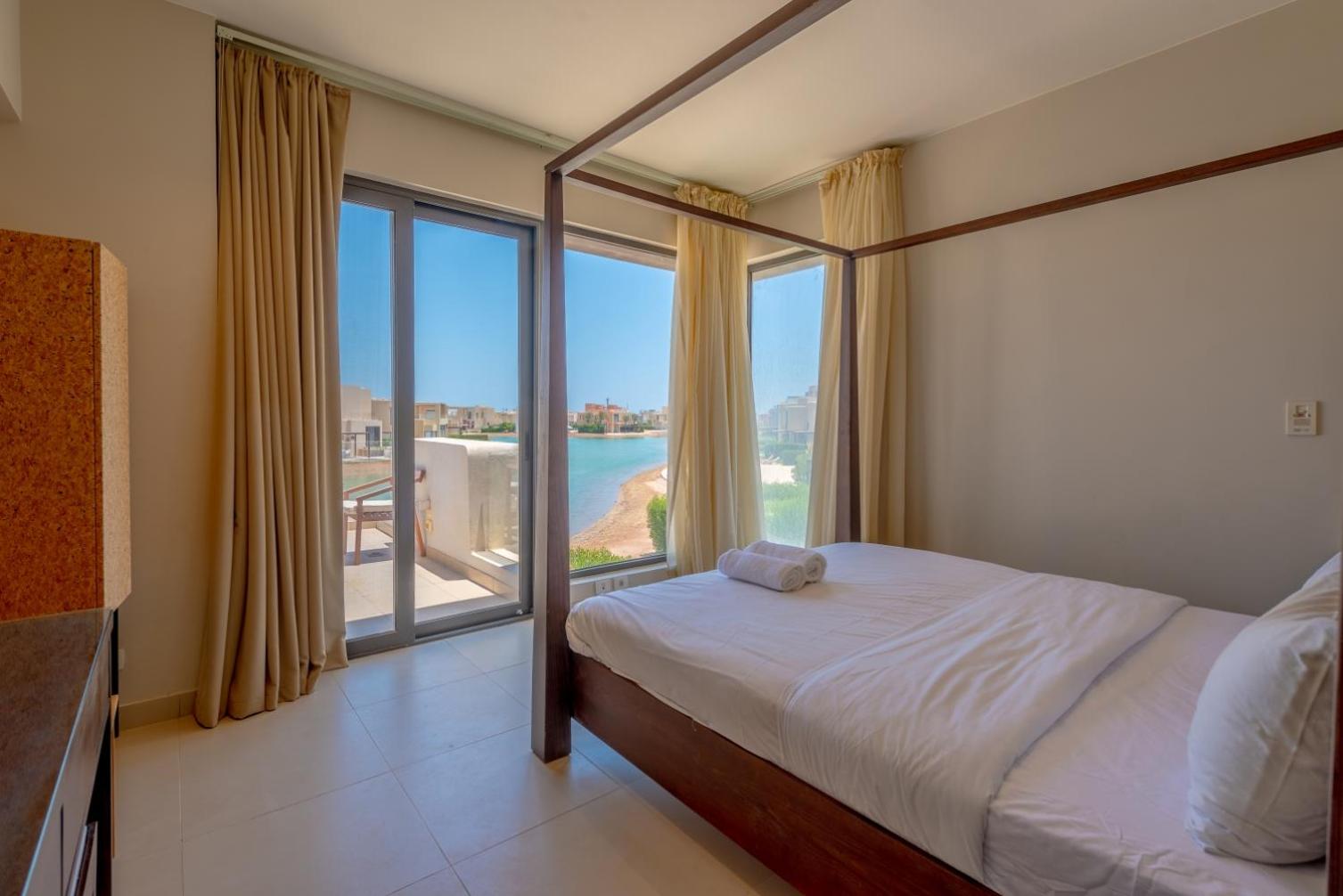 Comfy 3BR Standalone in Tawila, El Gouna. Lagoon & Pool access view 4