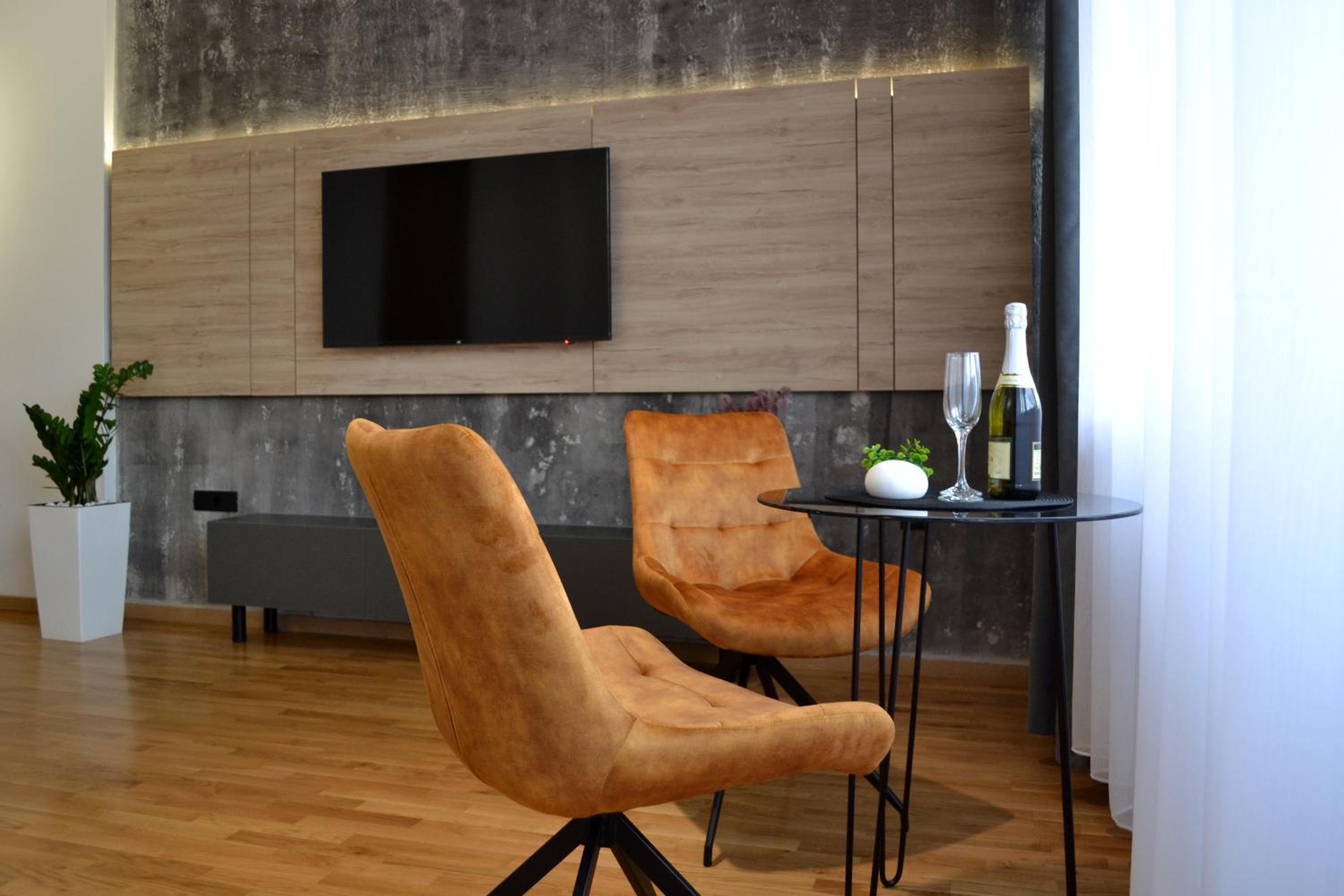Elite Central Suites