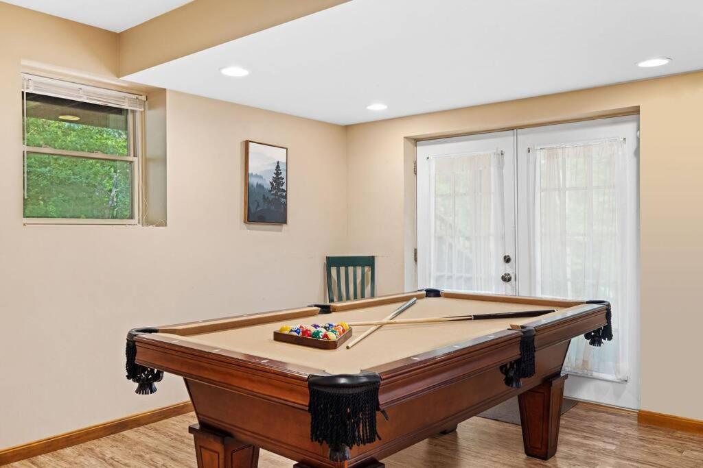 Hot Tub - Fire Pit - Pool Table - Pet Friendly - Good Times view 5