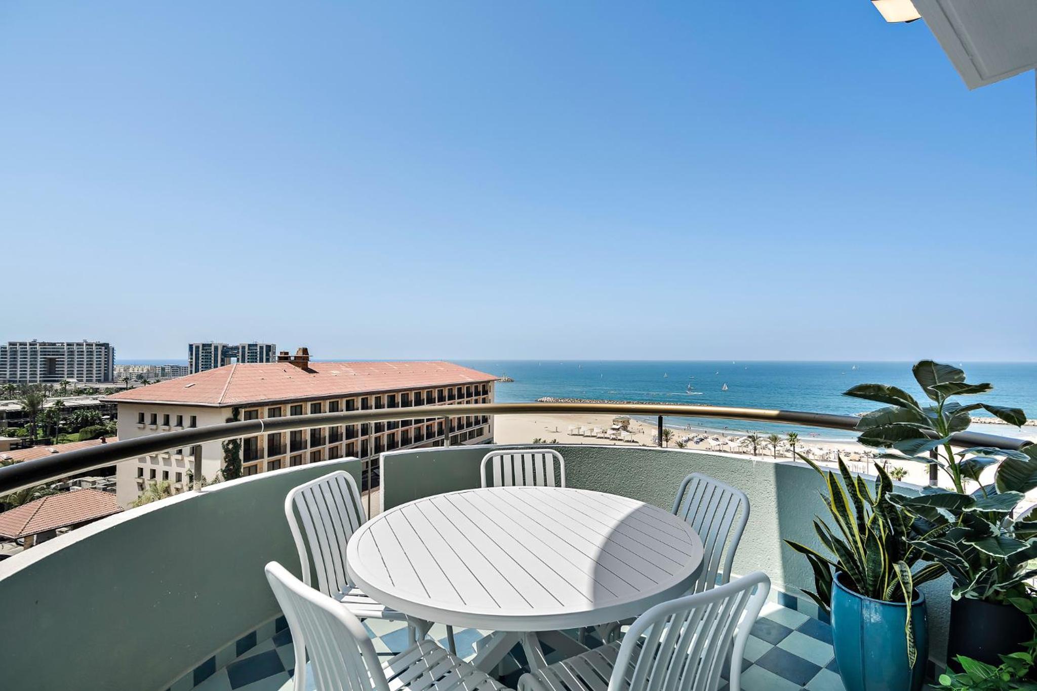 Sunsets Paradise 2BR with Parking by Beachfront Stay, photo 12