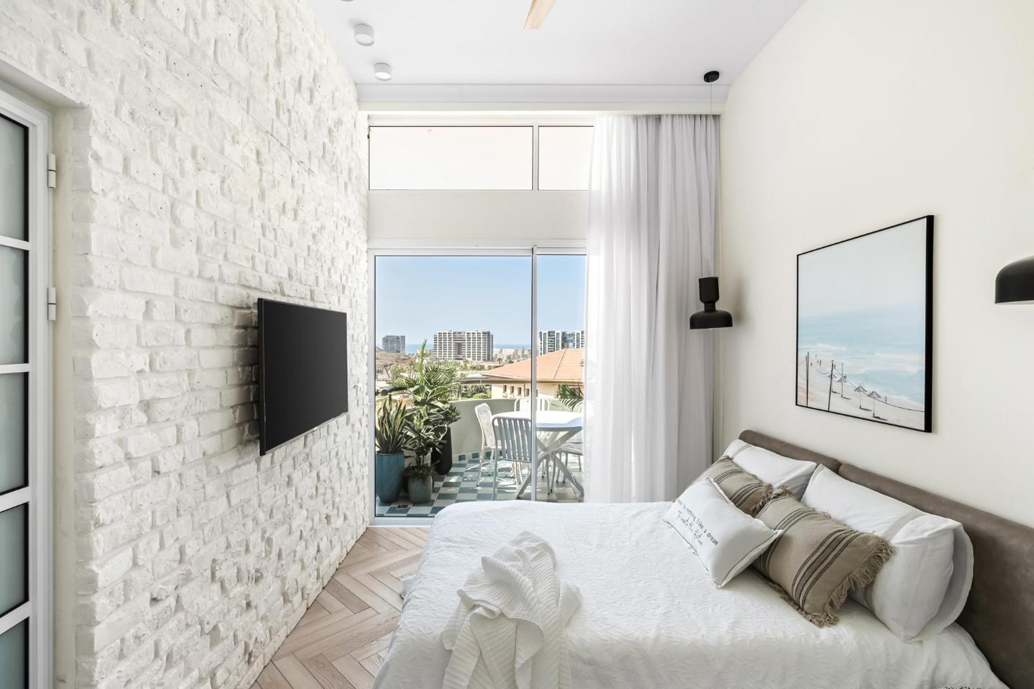Sunsets Paradise 2BR with Parking by Beachfront Stay, photo 9