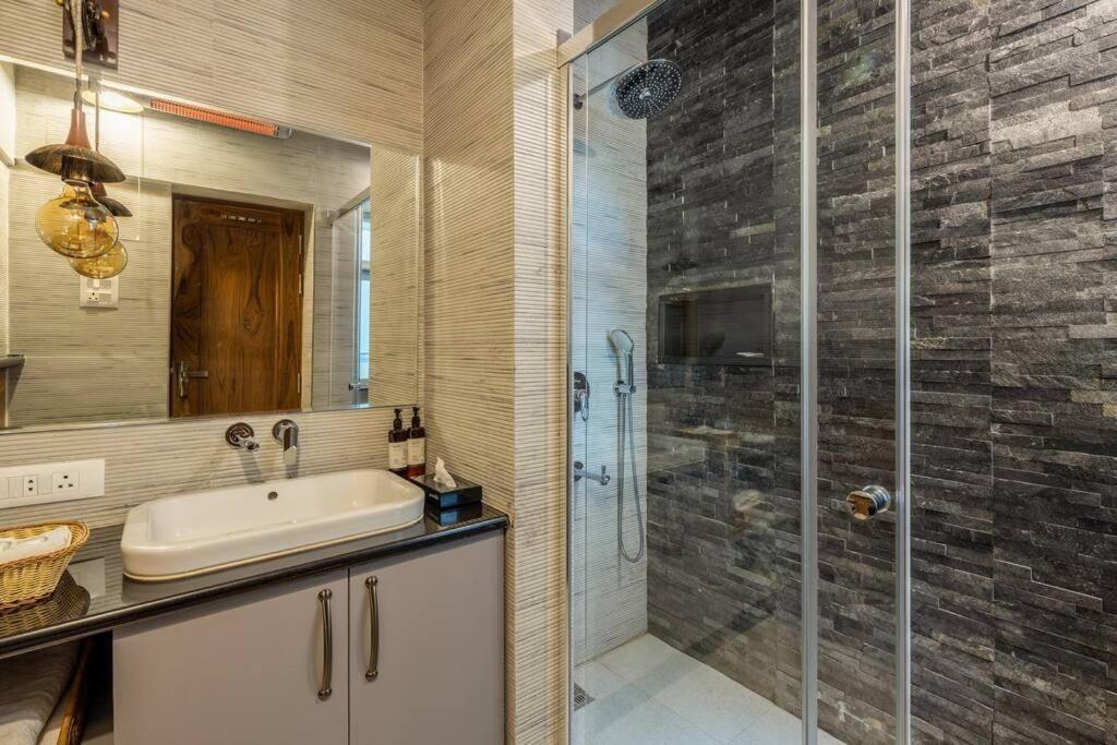 A Luxurious Mountain Bungalow with stunning views view 2