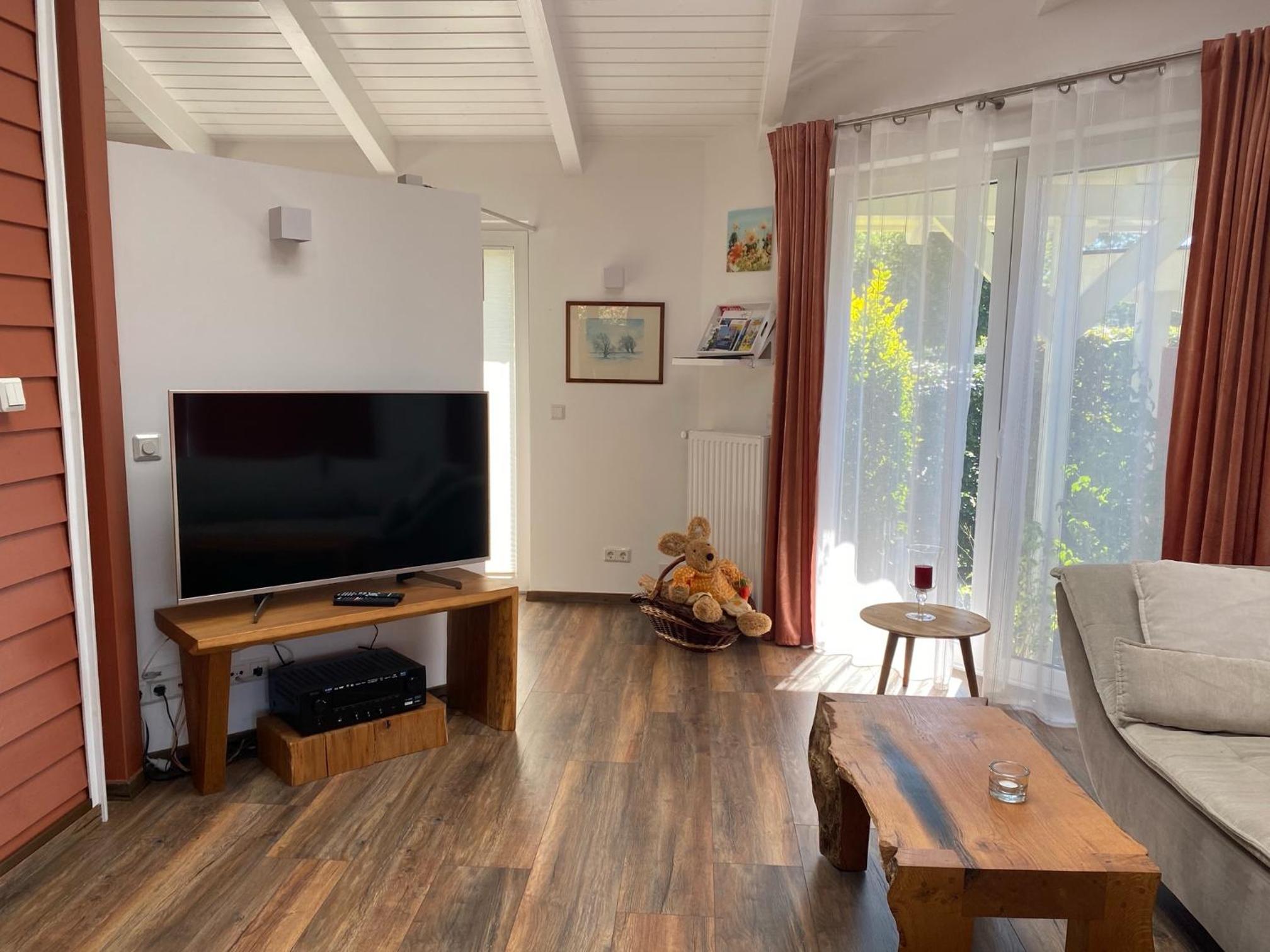 Moderne Ferienwohnung mit Kamin u Garten im EG 100qm Nähe Weser und Golfplatz