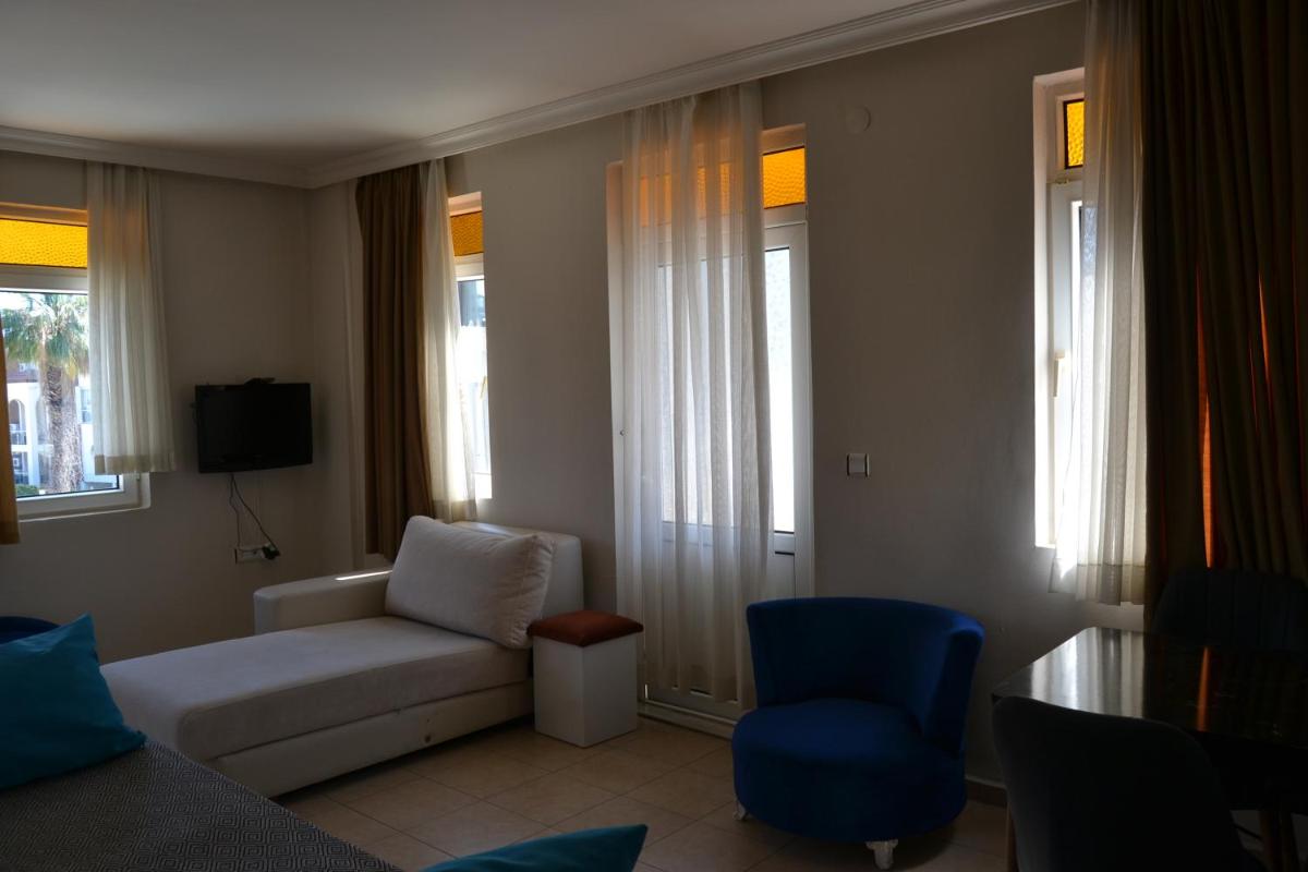 Side Vacations - safari suit - Property Image 7
