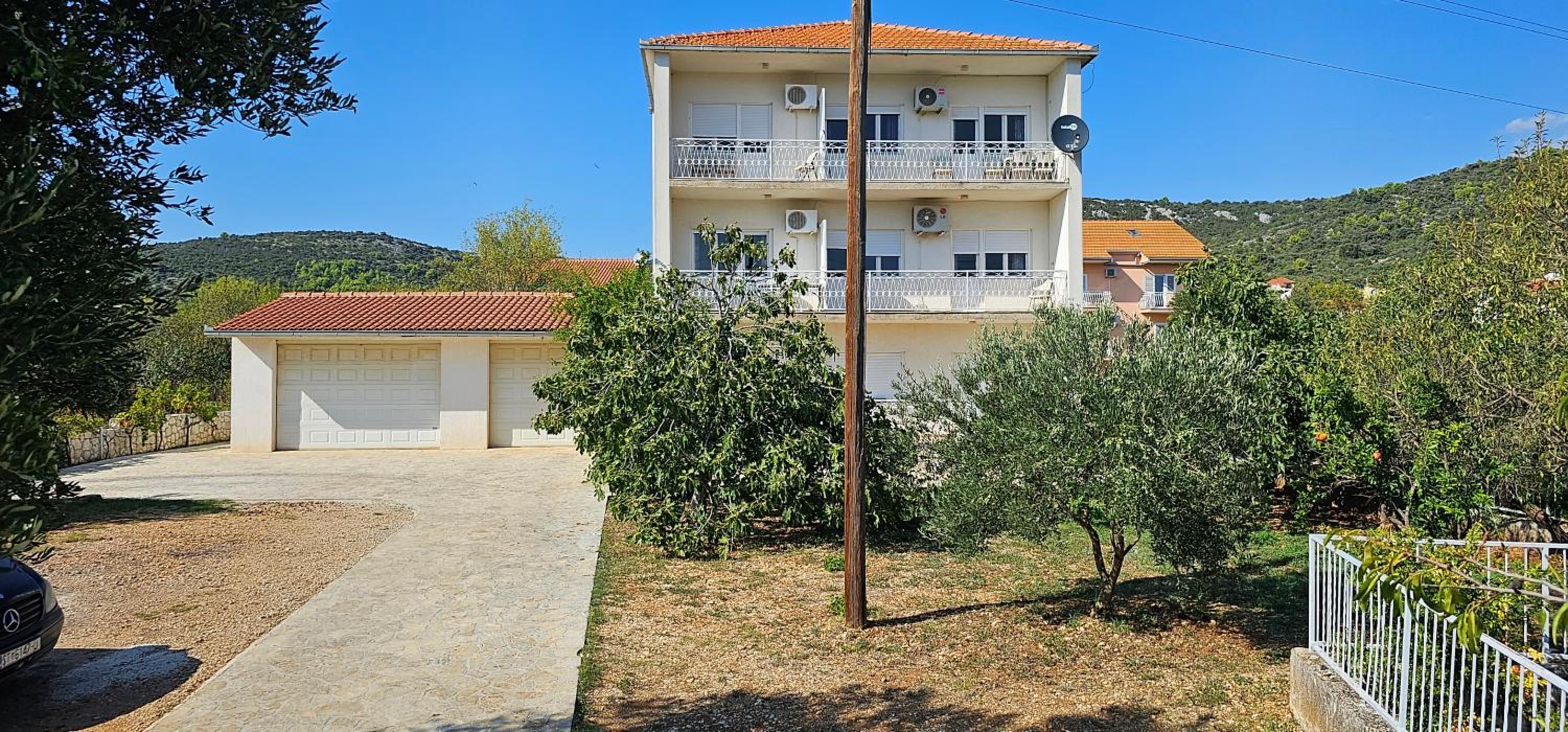 Coastal Charm: Apartmani Pazanin view 2