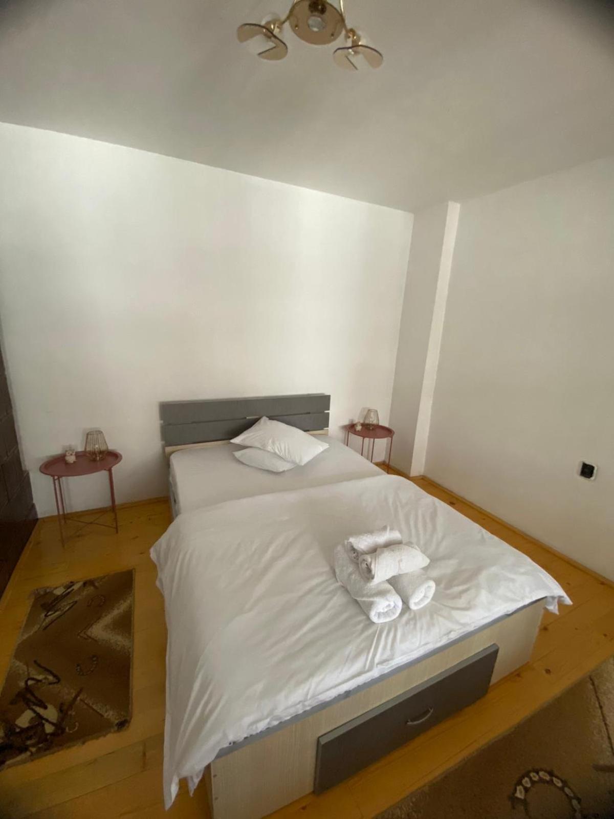 Casa Eroilor view 3
