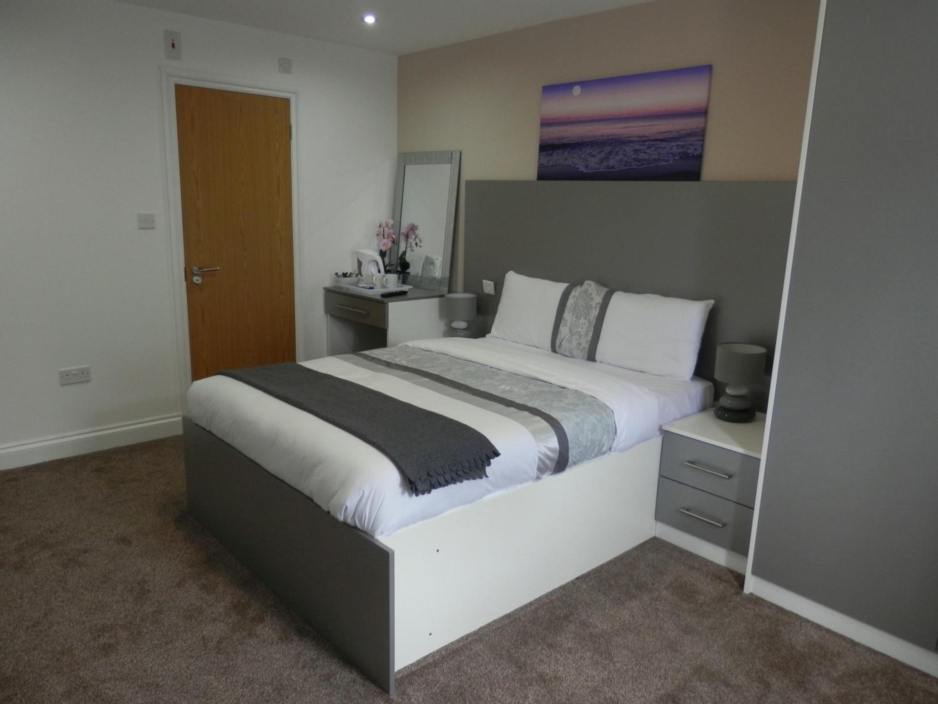 Hounslow Vacations - Heathrow Travellers Hub - Property Image 1