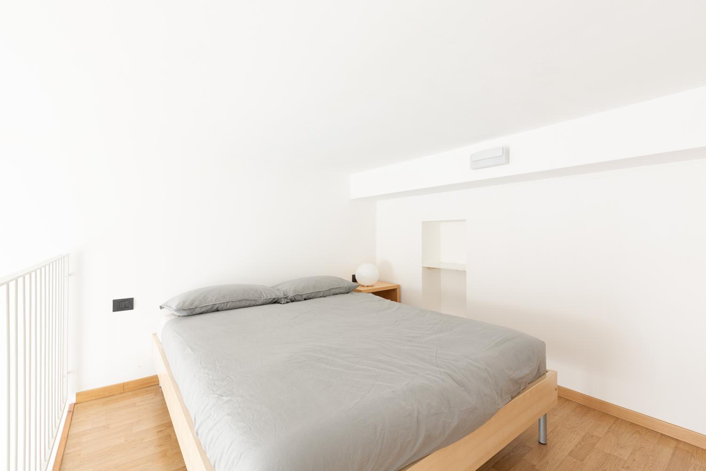 GuestHost - Milano Magenta Long Let Apts