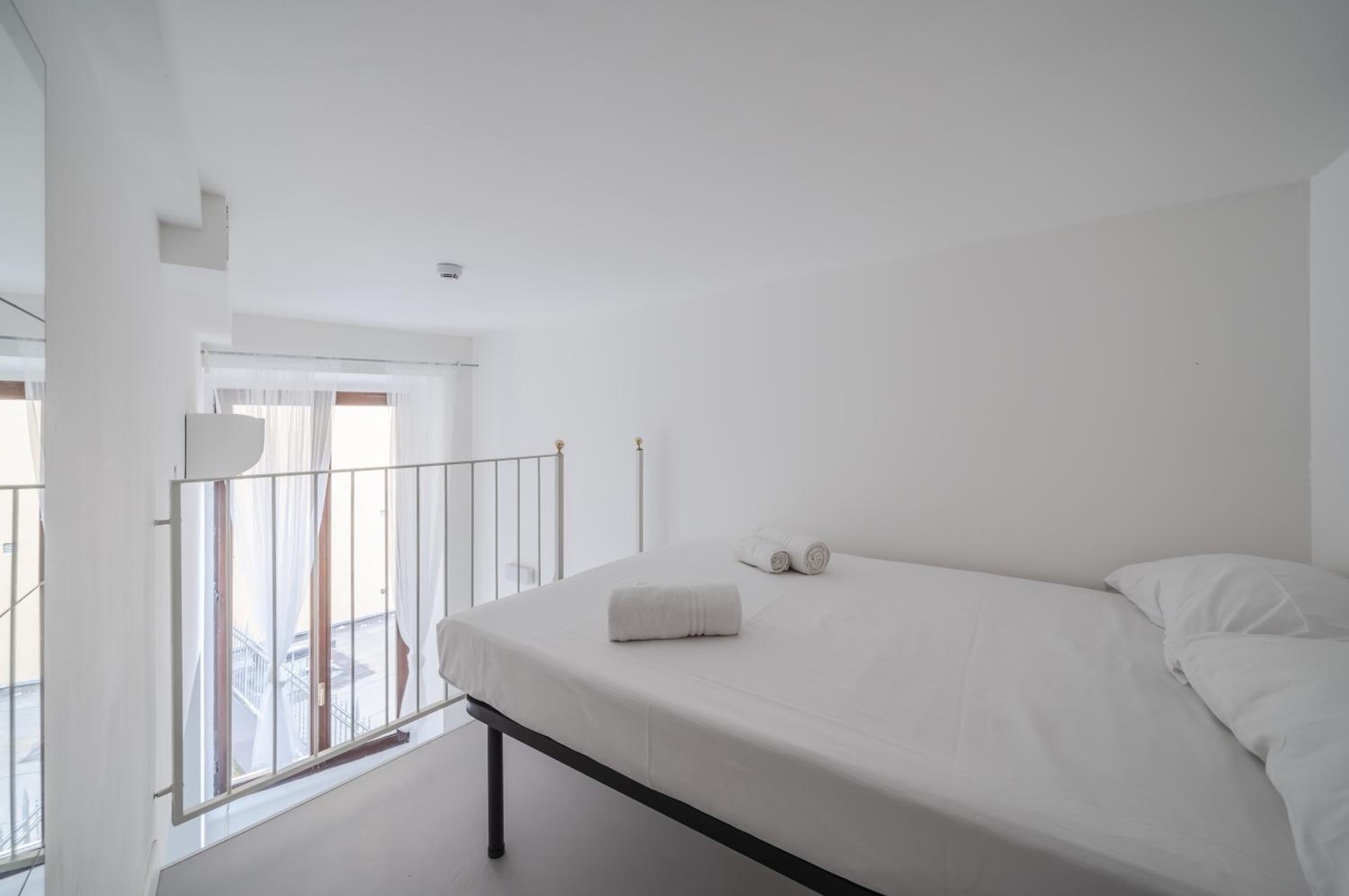 GuestHost - Milano Magenta Long Let Apts