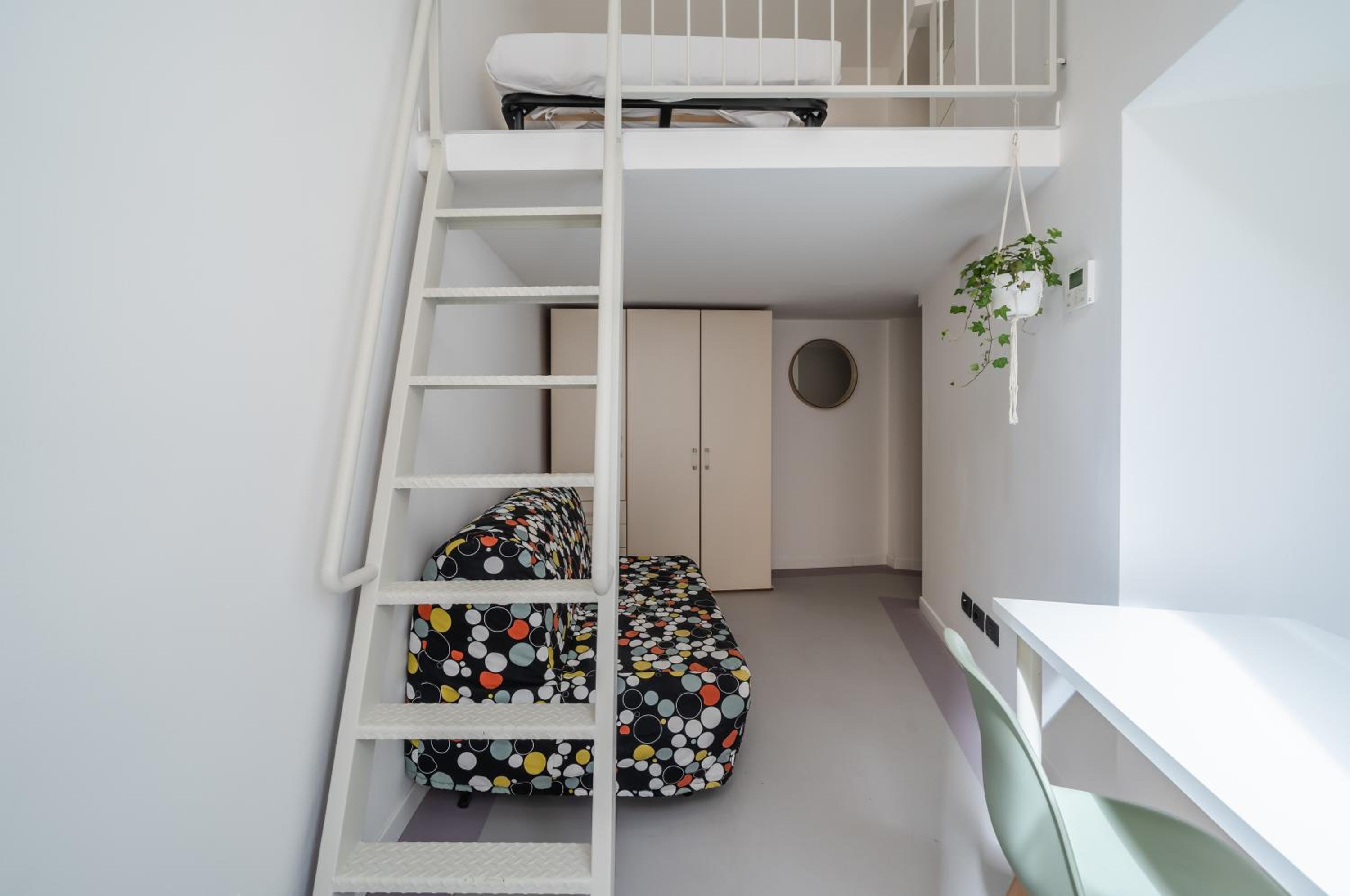 GuestHost - Milano Magenta Long Let Apts