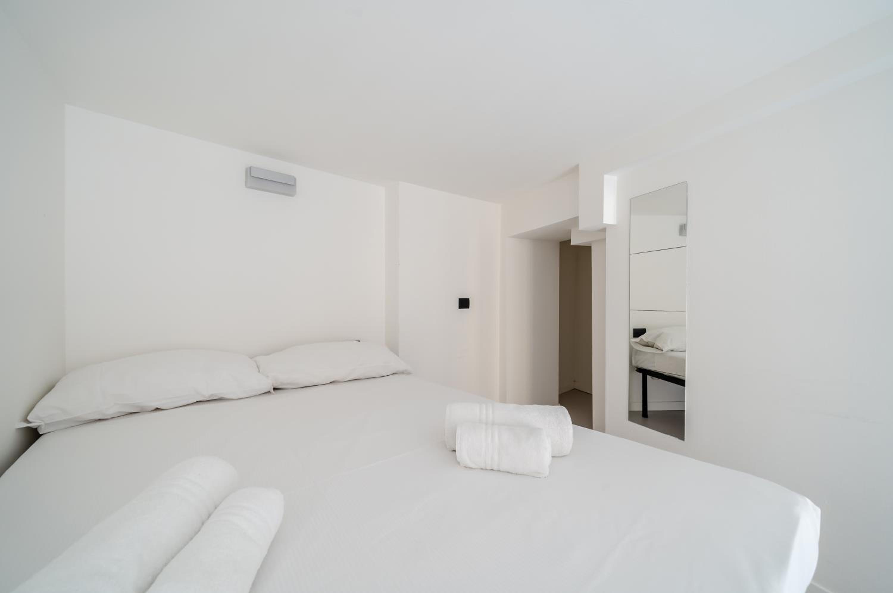 GuestHost - Milano Magenta Long Let Apts