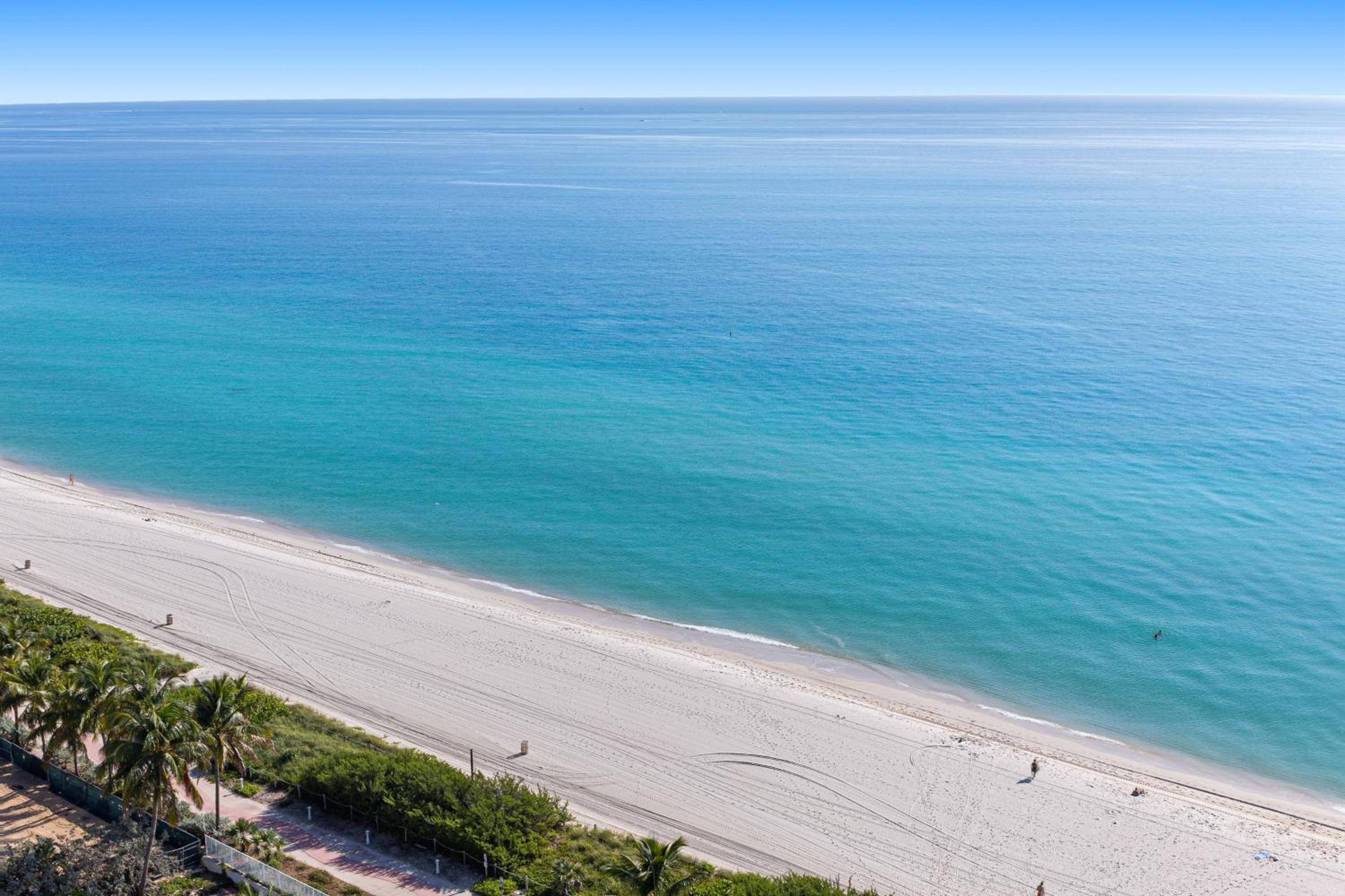 Dharma Home Suites Miami Beach at Monte Carlo