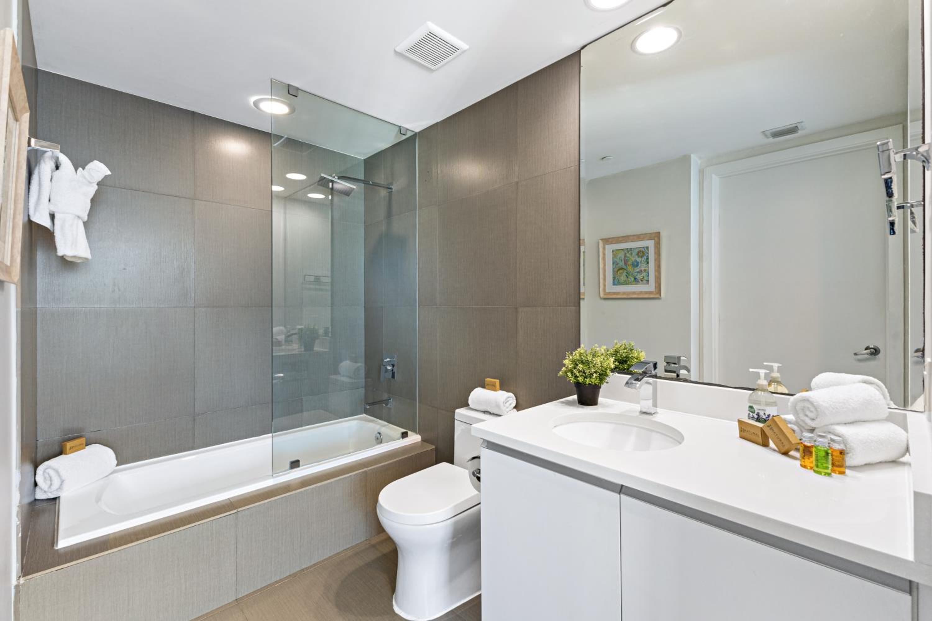 Dharma Home Suites Miami Beach at Monte Carlo