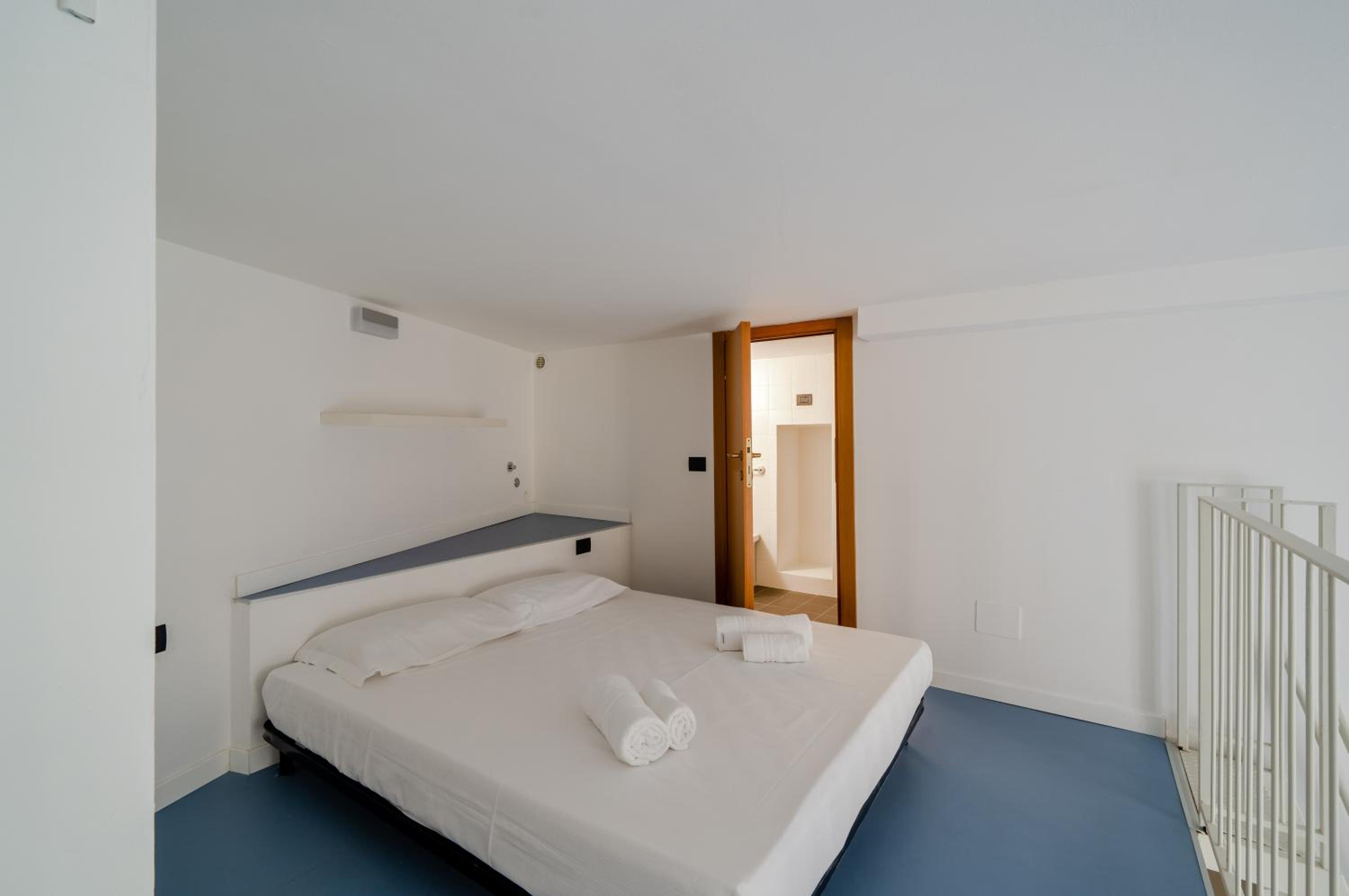 GuestHost - Milano Magenta Long Let Apts