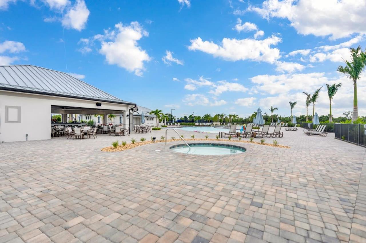 Beautiful veranda in Heritage Landing - Punta Gorda