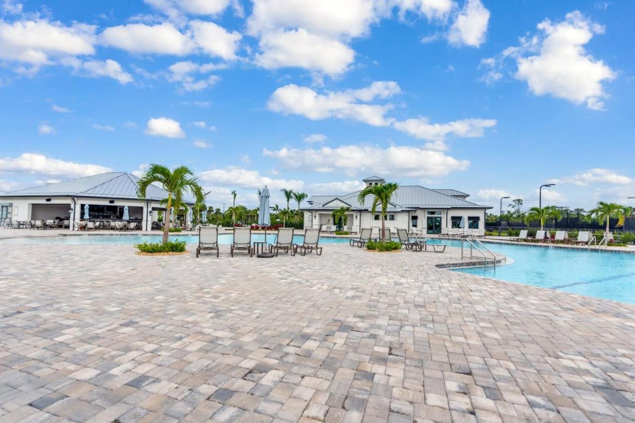 Beautiful veranda in Heritage Landing - Punta Gorda
