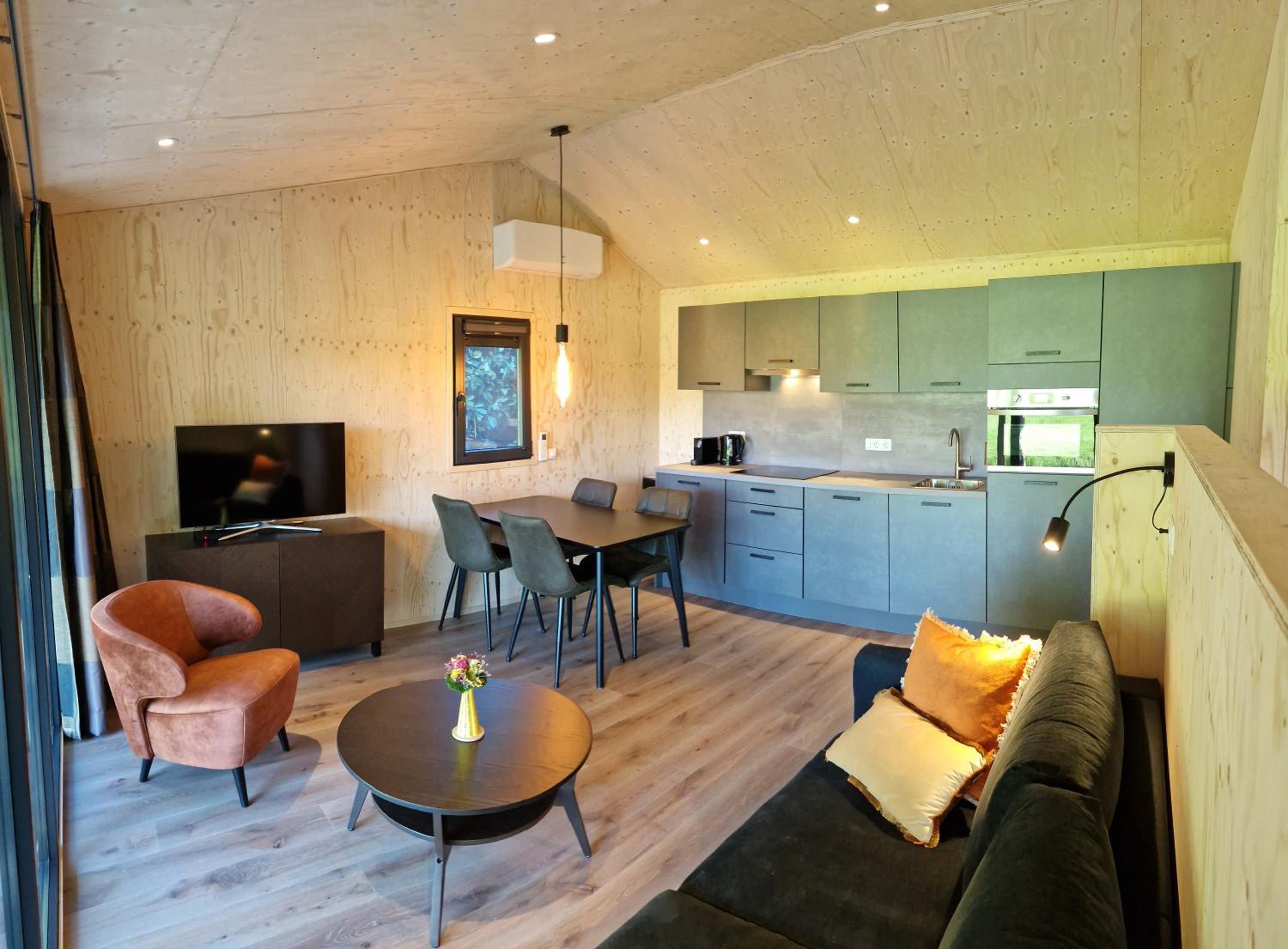 Chalet de Scherpenweide, compleet landelijk gelegen huisje met jacuzzi view 4