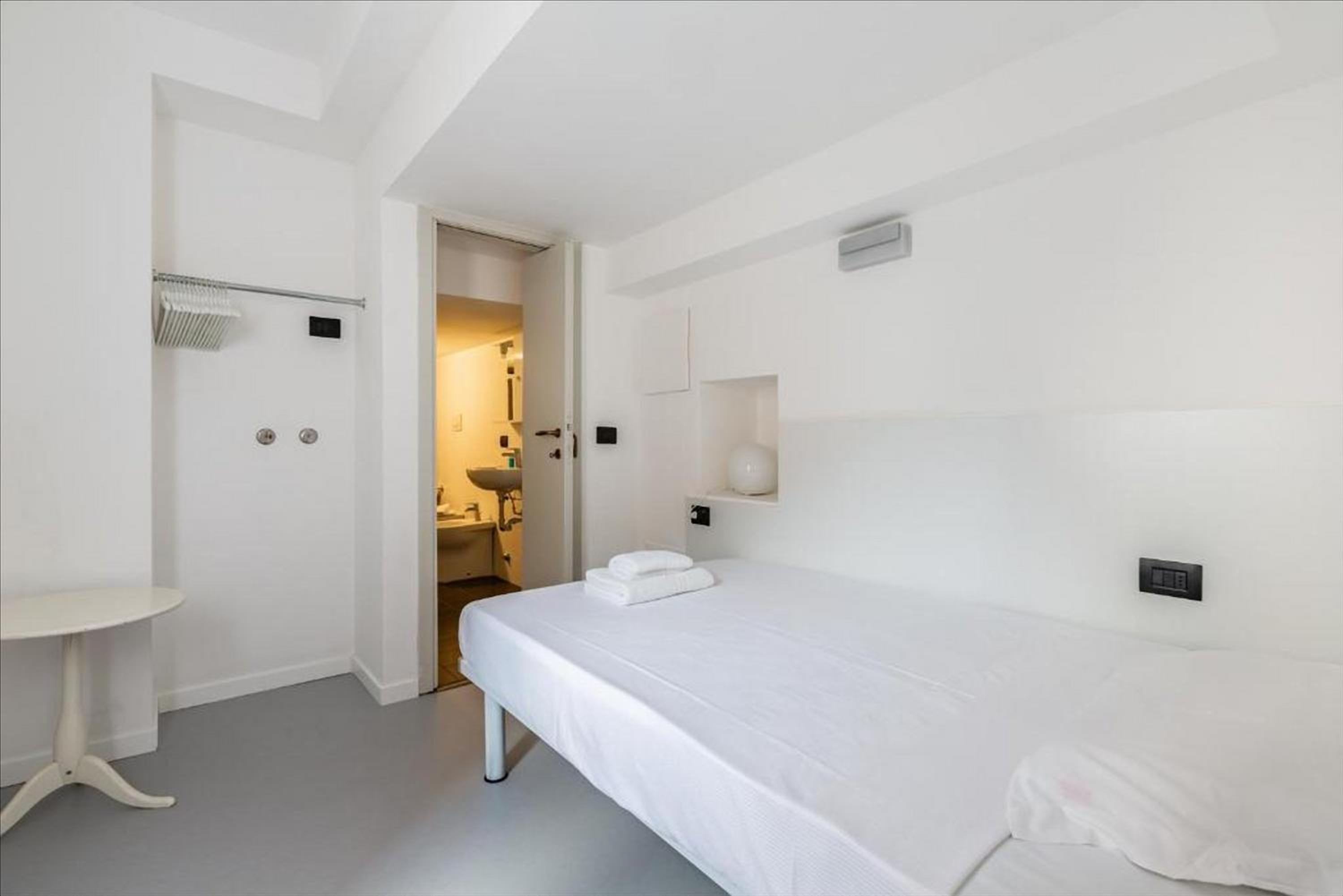 GuestHost - Milano Magenta Long Let Apts