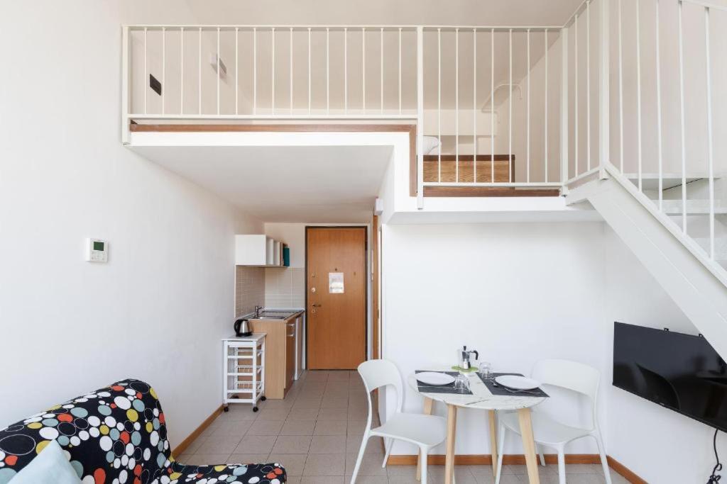 GuestHost - Milano Magenta Long Let Apts