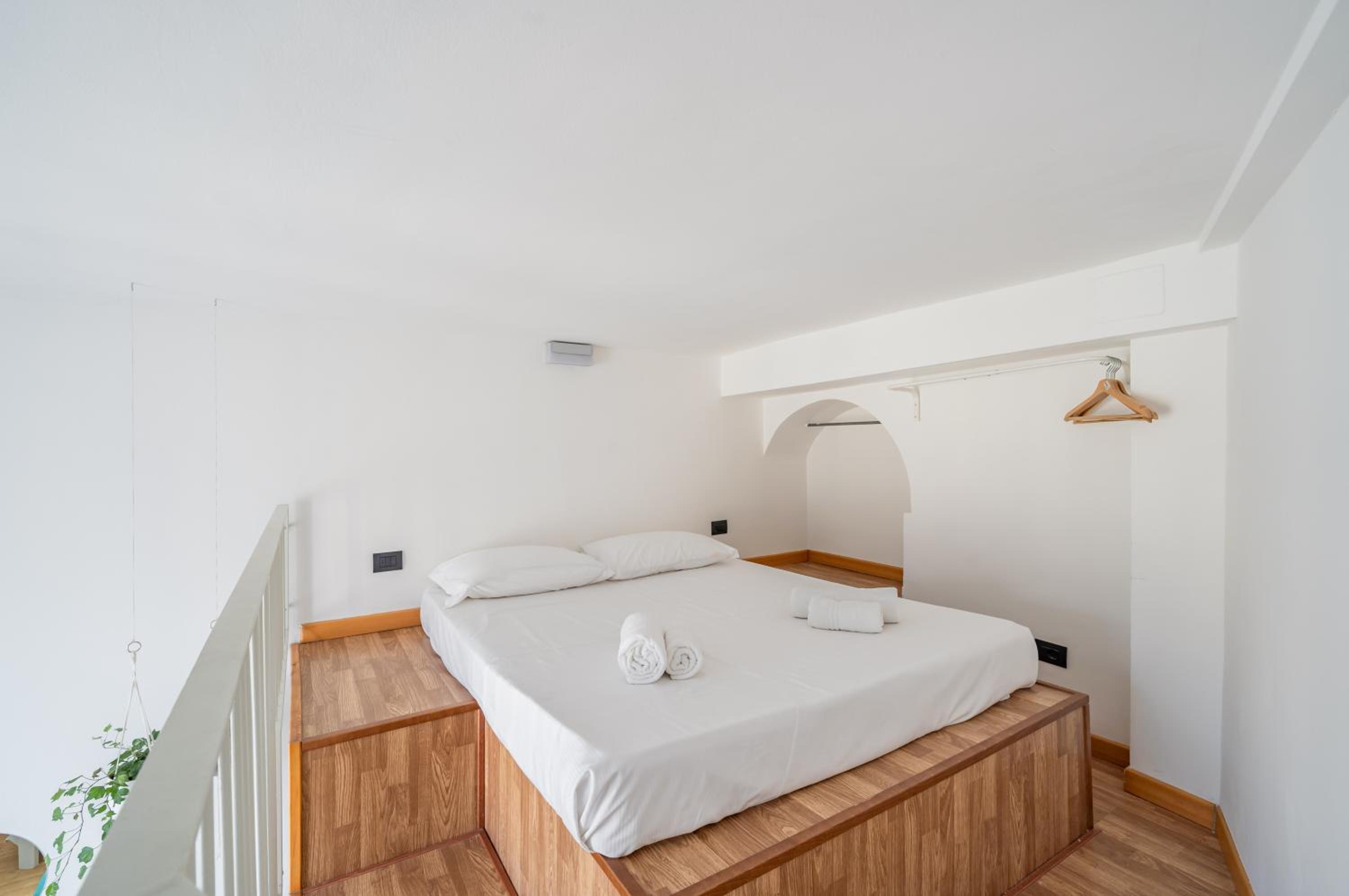 GuestHost - Milano Magenta Long Let Apts