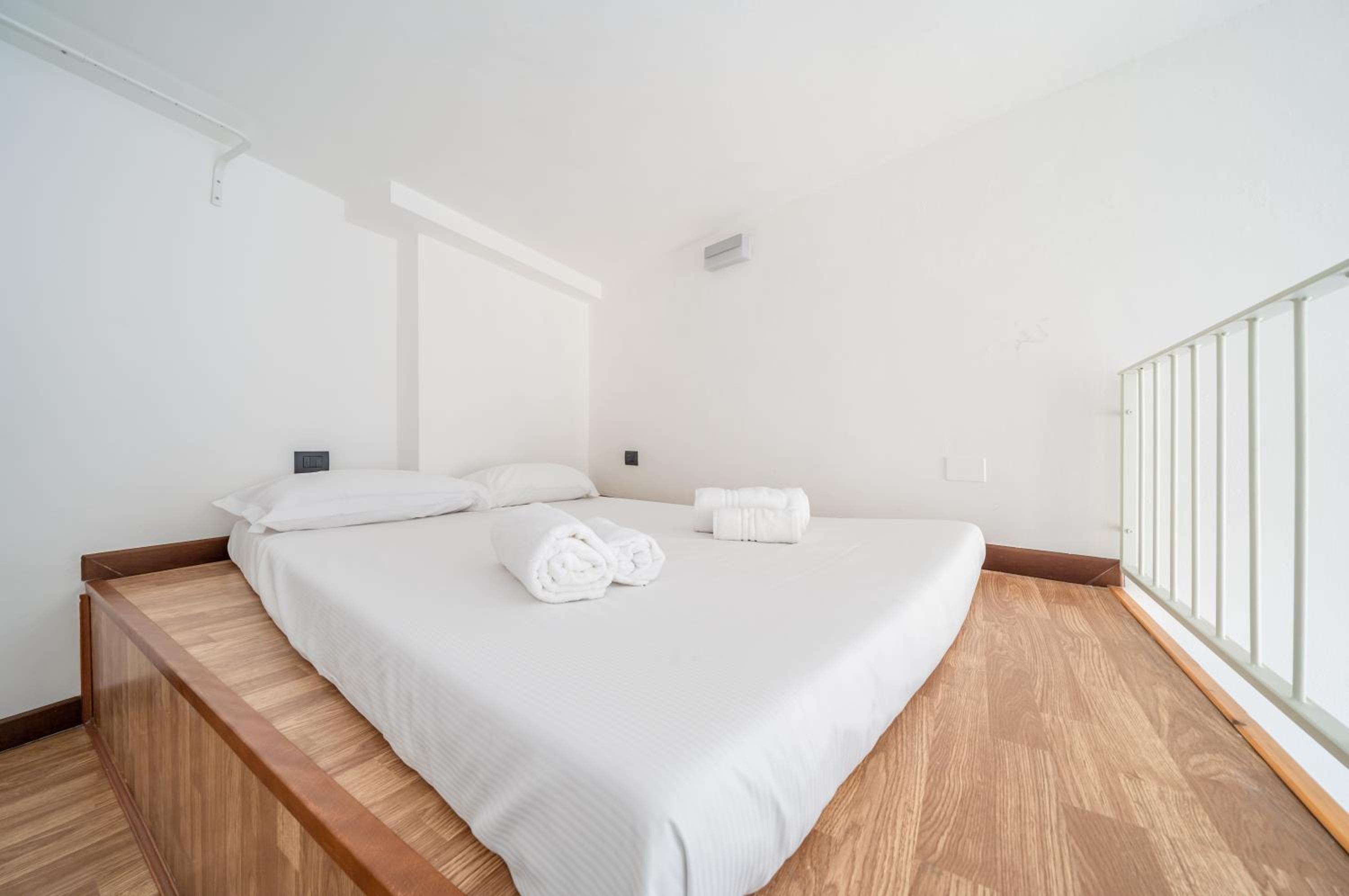 GuestHost - Milano Magenta Long Let Apts