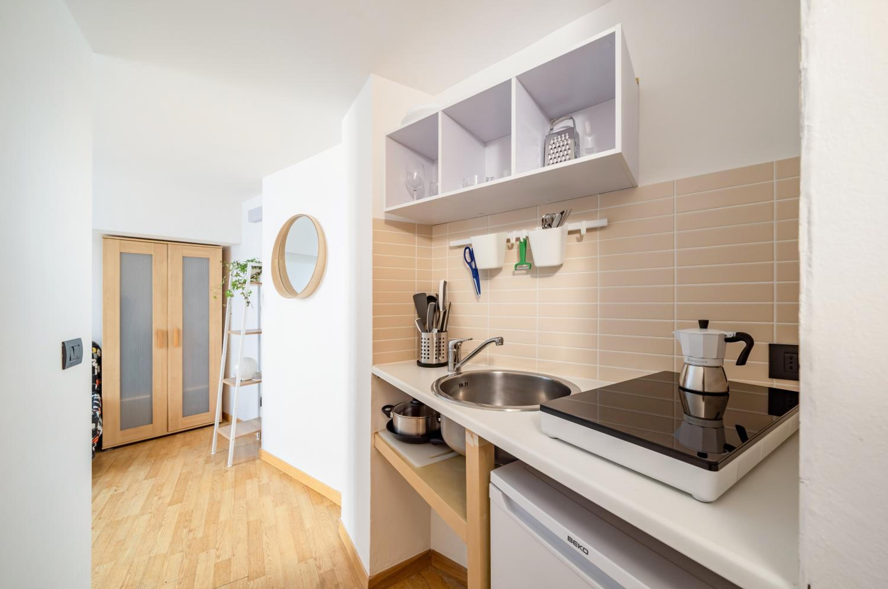 GuestHost - Milano Magenta Long Let Apts