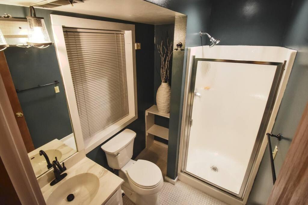 Free Resort Passes - Hot Tub - Sauna - Views - Fast Wi-Fi - Pet Friendly view 4