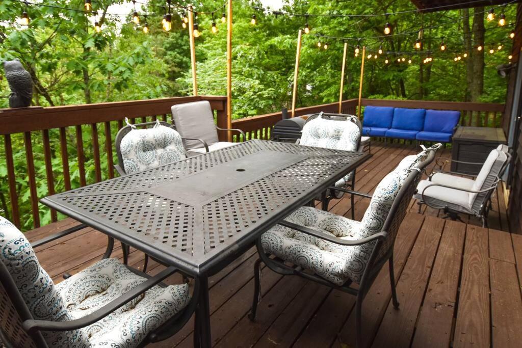 Free Resort Passes - Hot Tub - Sauna - Views - Fast Wi-Fi - Pet Friendly view 2