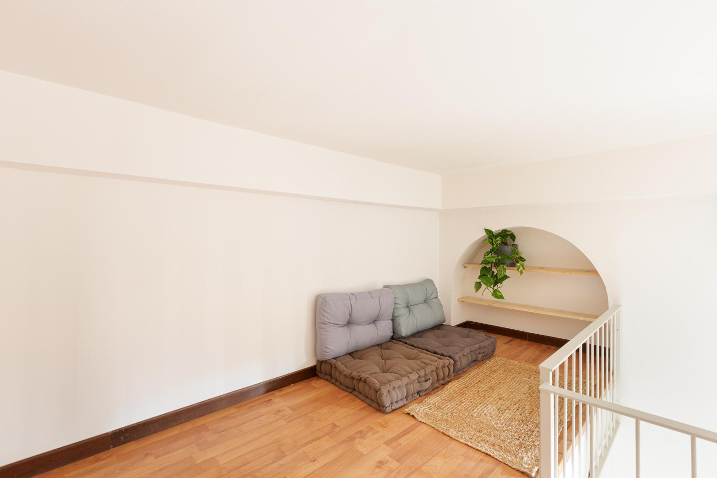 GuestHost - Milano Magenta Long Let Apts
