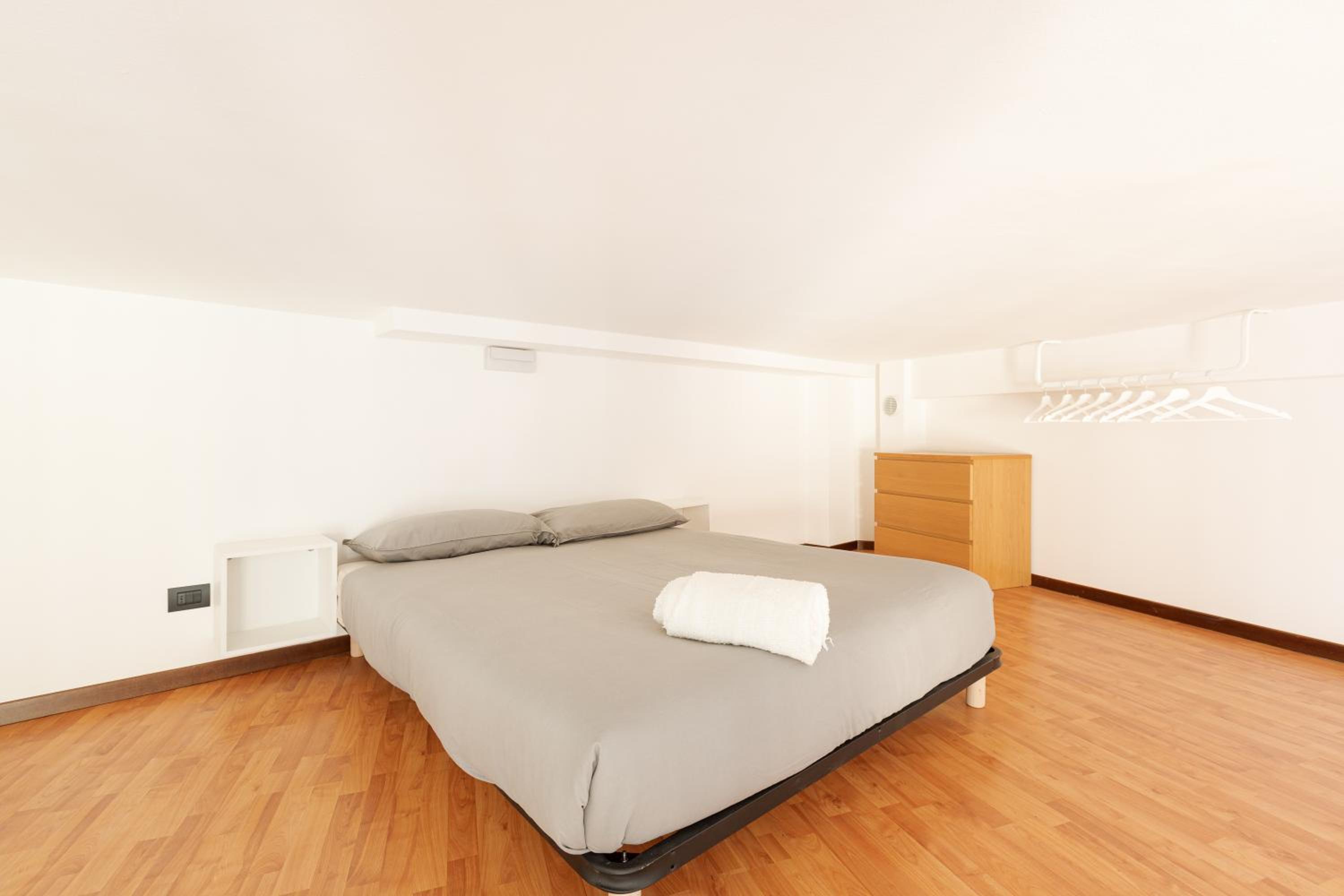 GuestHost - Milano Magenta Long Let Apts