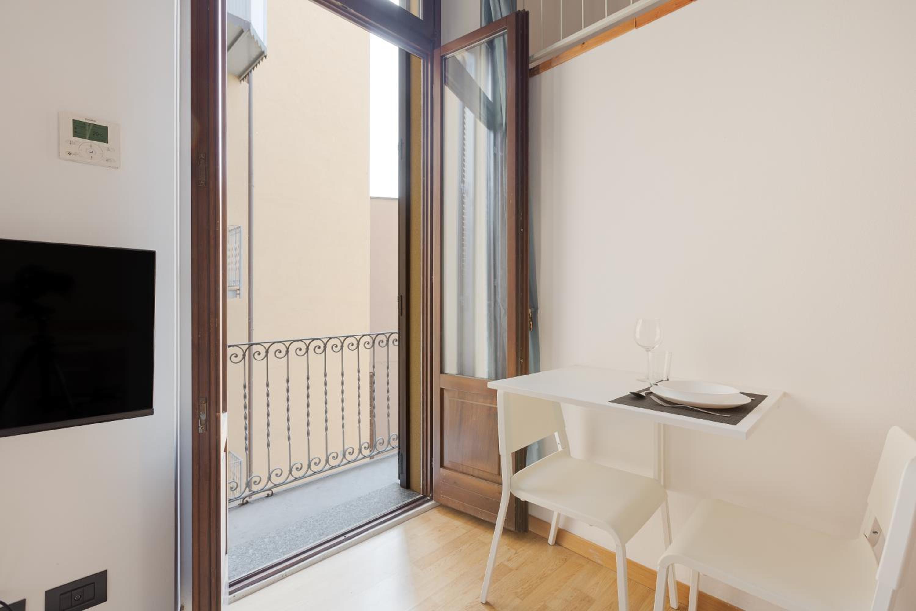 GuestHost - Milano Magenta Long Let Apts
