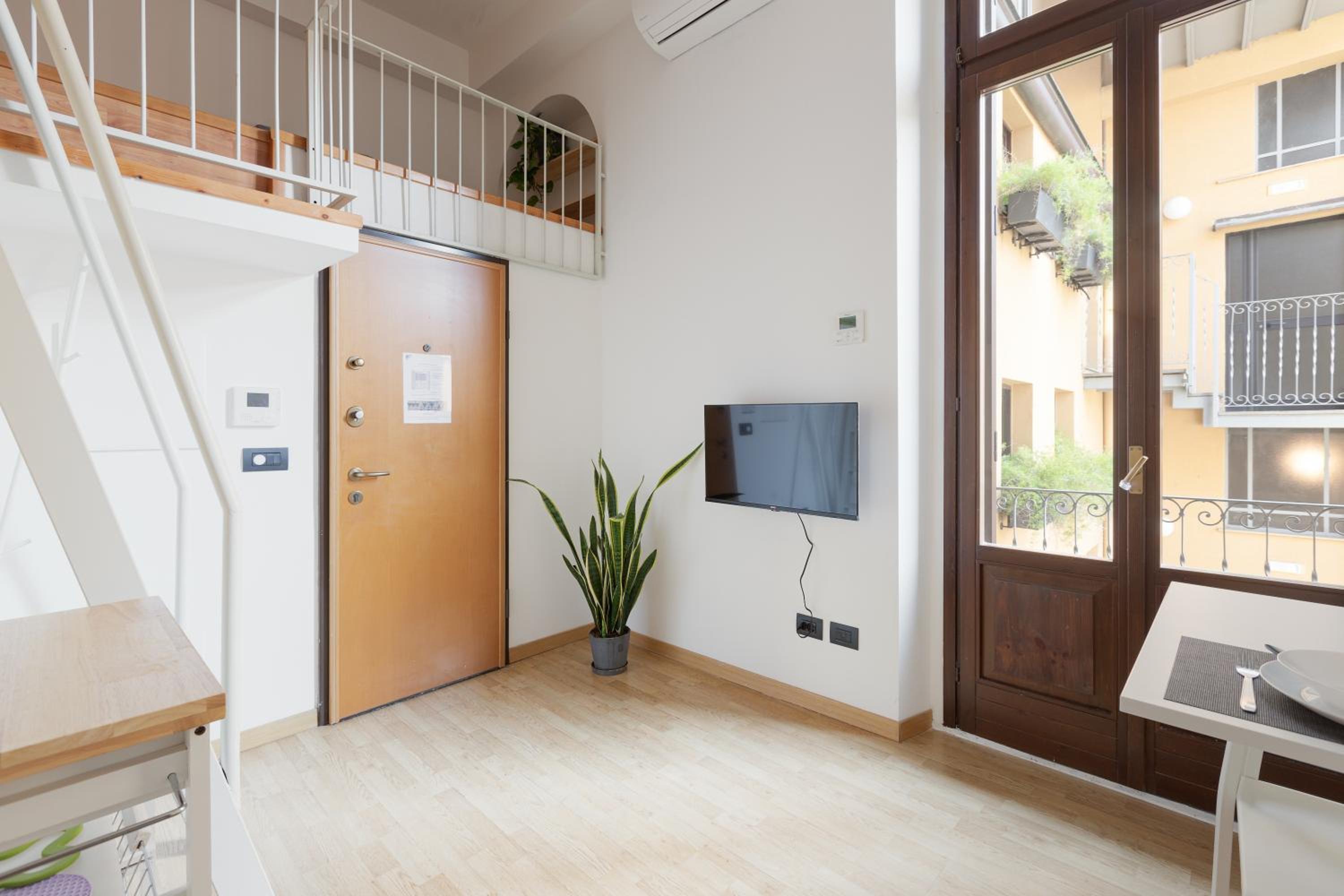 GuestHost - Milano Magenta Long Let Apts
