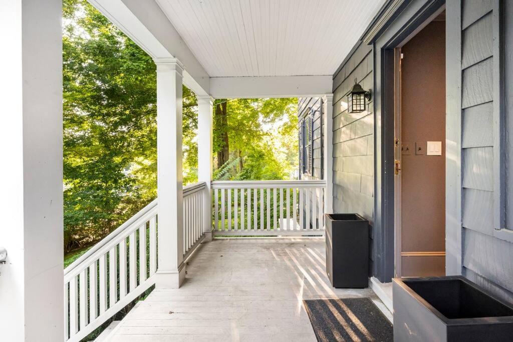 Exquisite Bedford Lux Retreat. view 2