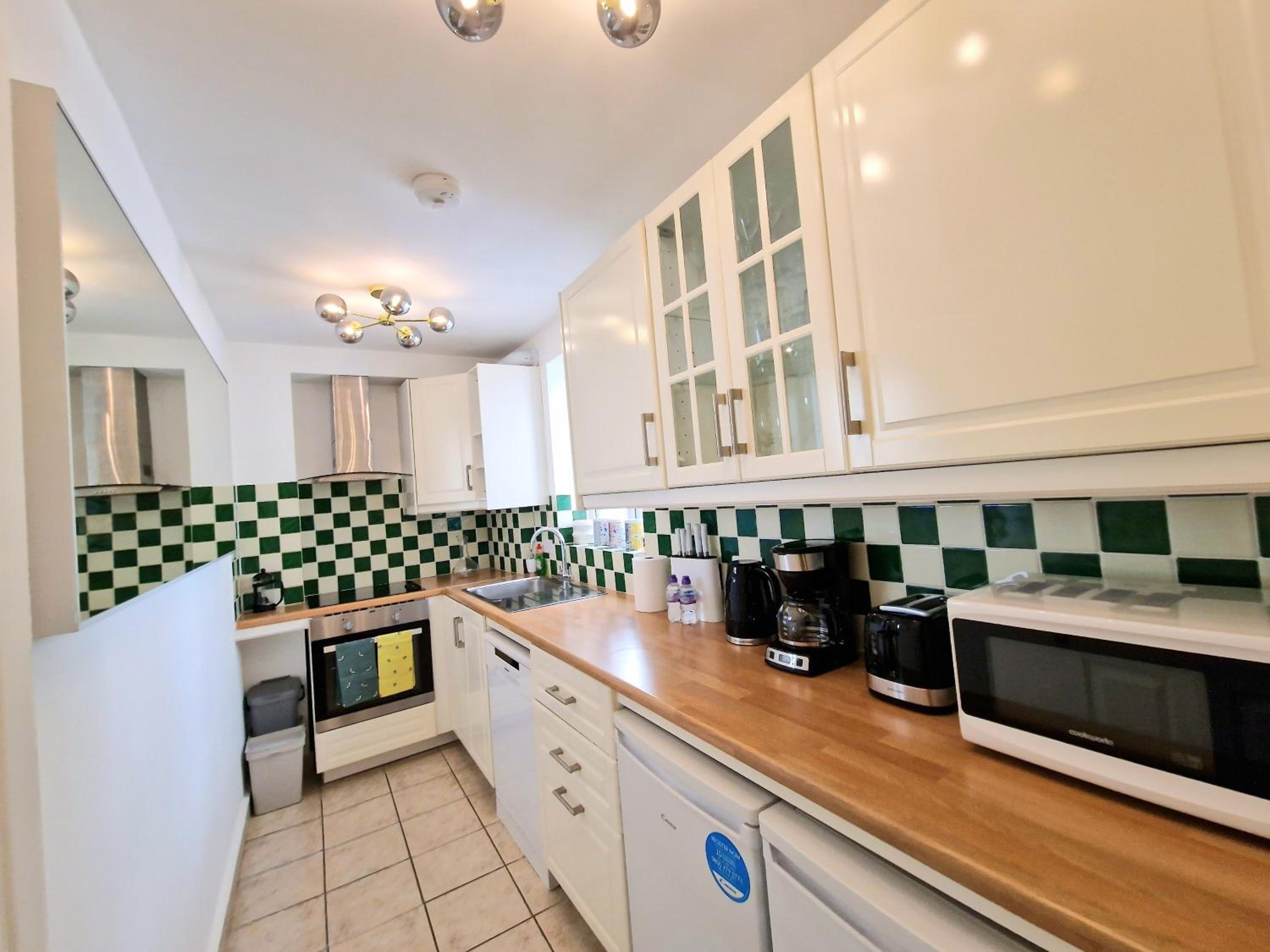 Stunning Hyde Park Home, Ground Floor Maisonette, Duplex, near Tube Metro Stations