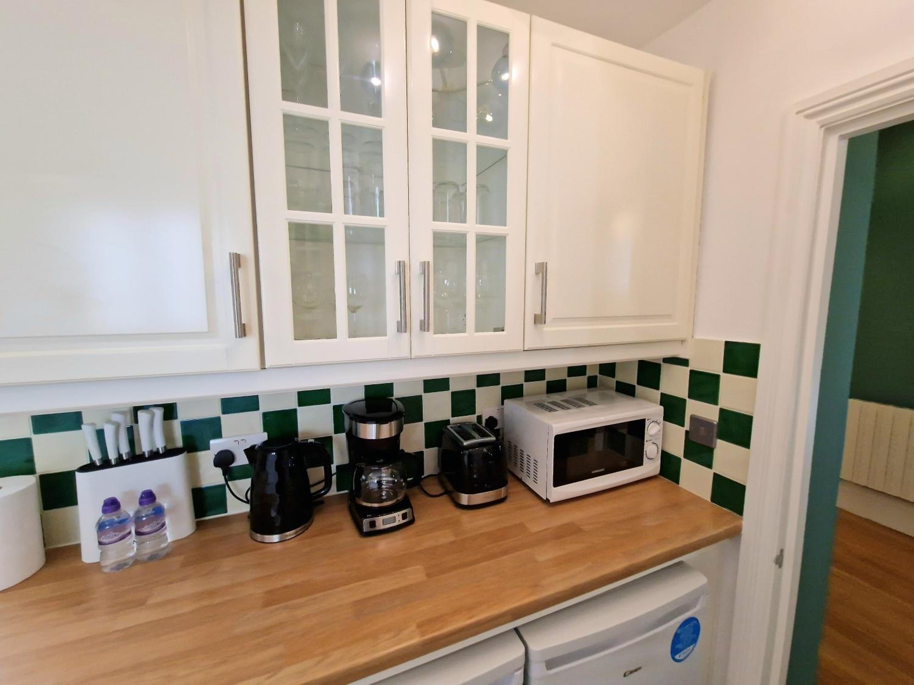 Stunning Hyde Park Home, Ground Floor Maisonette, Duplex, near Tube Metro Stations