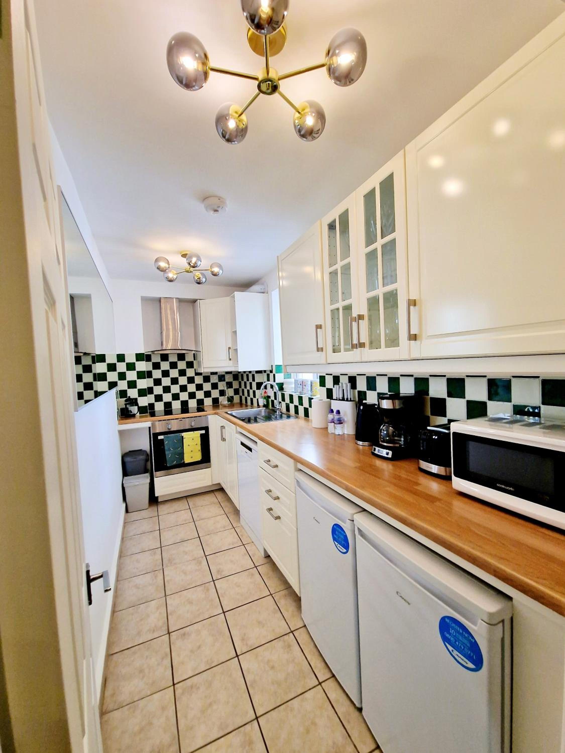 Stunning Hyde Park Home, Ground Floor Maisonette, Duplex, near Tube Metro Stations