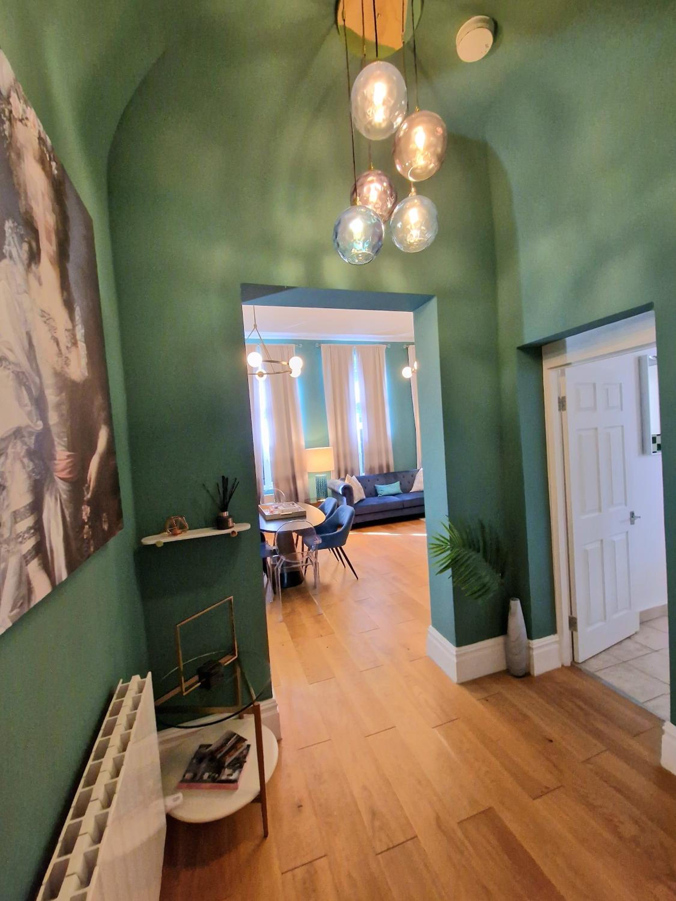 Stunning Hyde Park Home, Ground Floor Maisonette, Duplex, near Tube Metro Stations