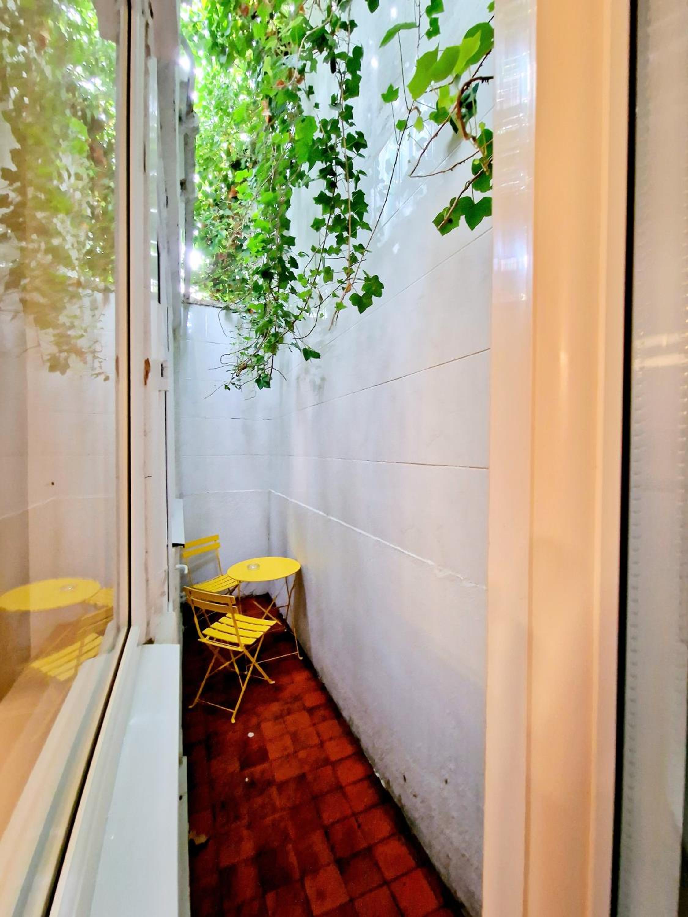 Stunning Hyde Park Home, Ground Floor Maisonette, Duplex, near Tube Metro Stations