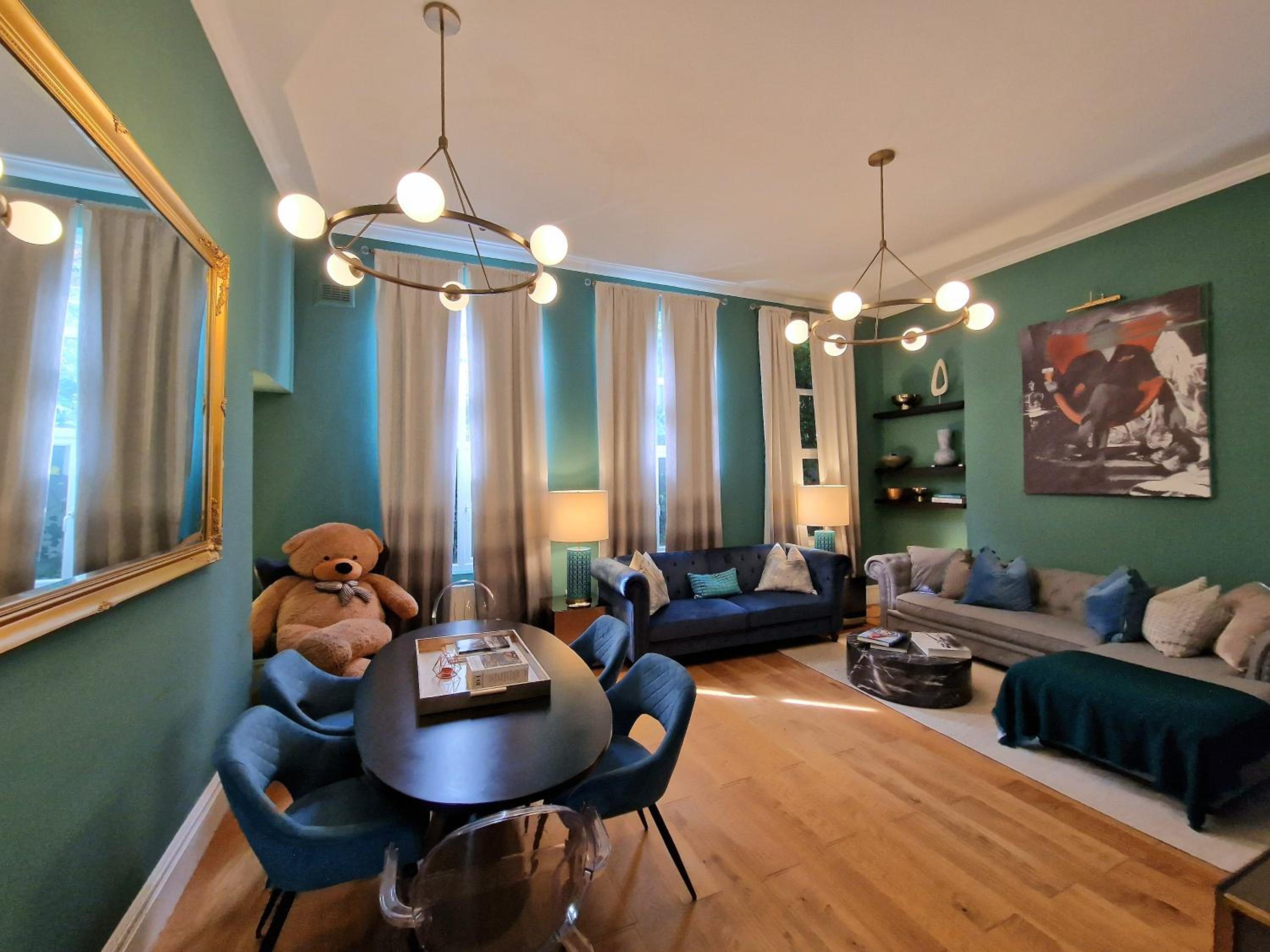 Stunning Hyde Park Home, Ground Floor Maisonette, Duplex, near Tube Metro Stations