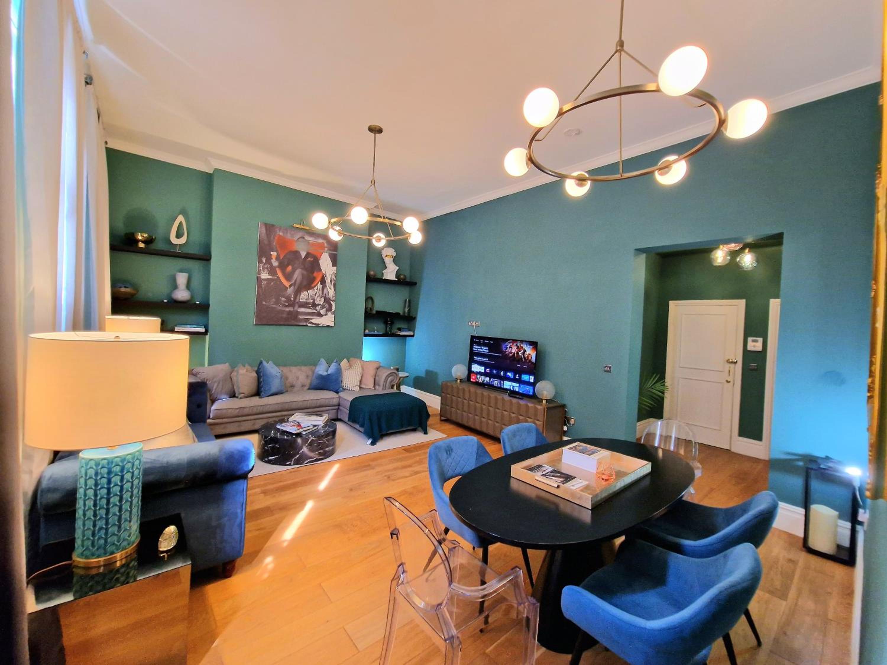 Stunning Hyde Park Home, Ground Floor Maisonette, Duplex, near Tube Metro Stations