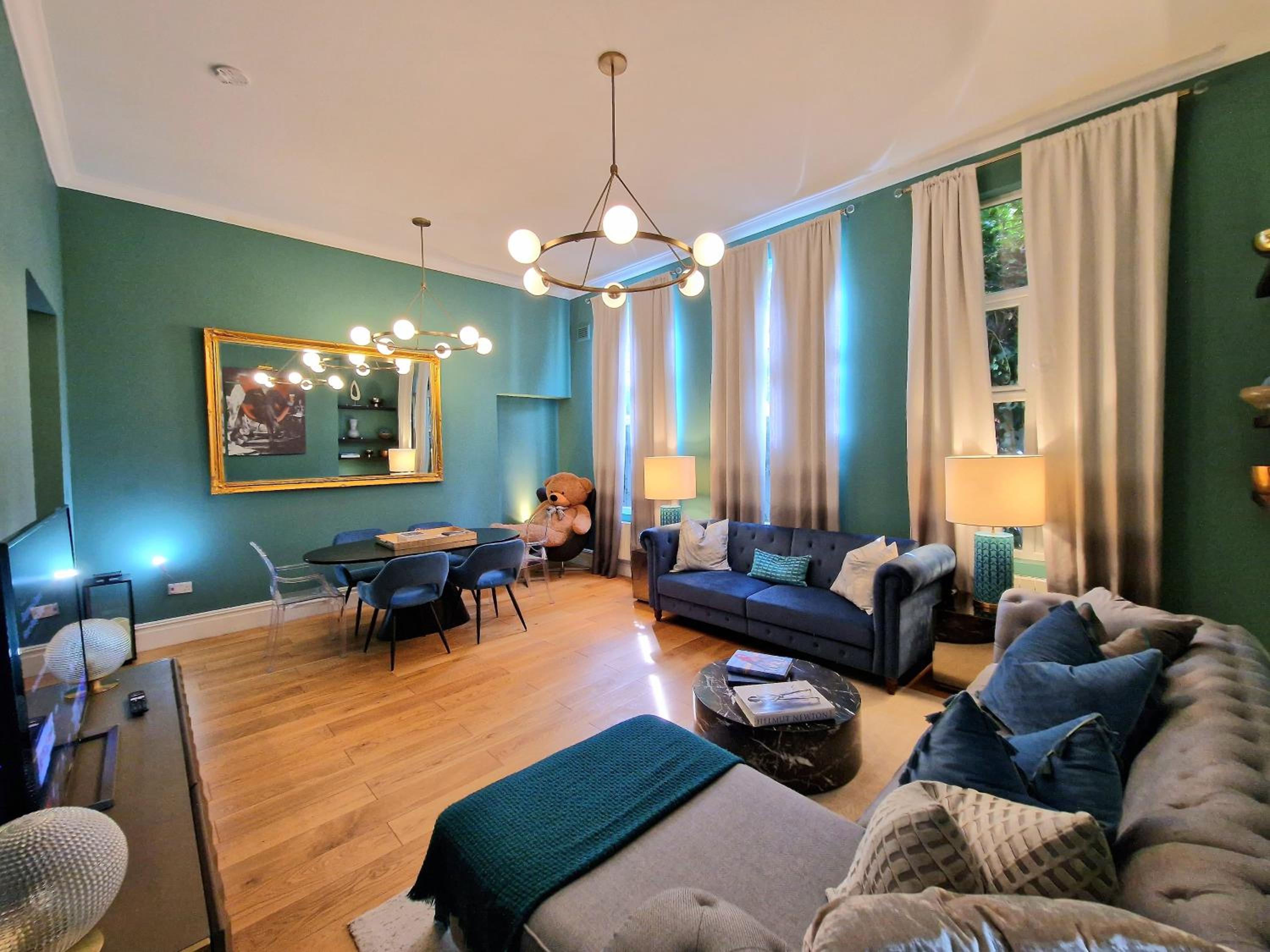 Stunning Hyde Park Home, Ground Floor Maisonette, Duplex, near Tube Metro Stations
