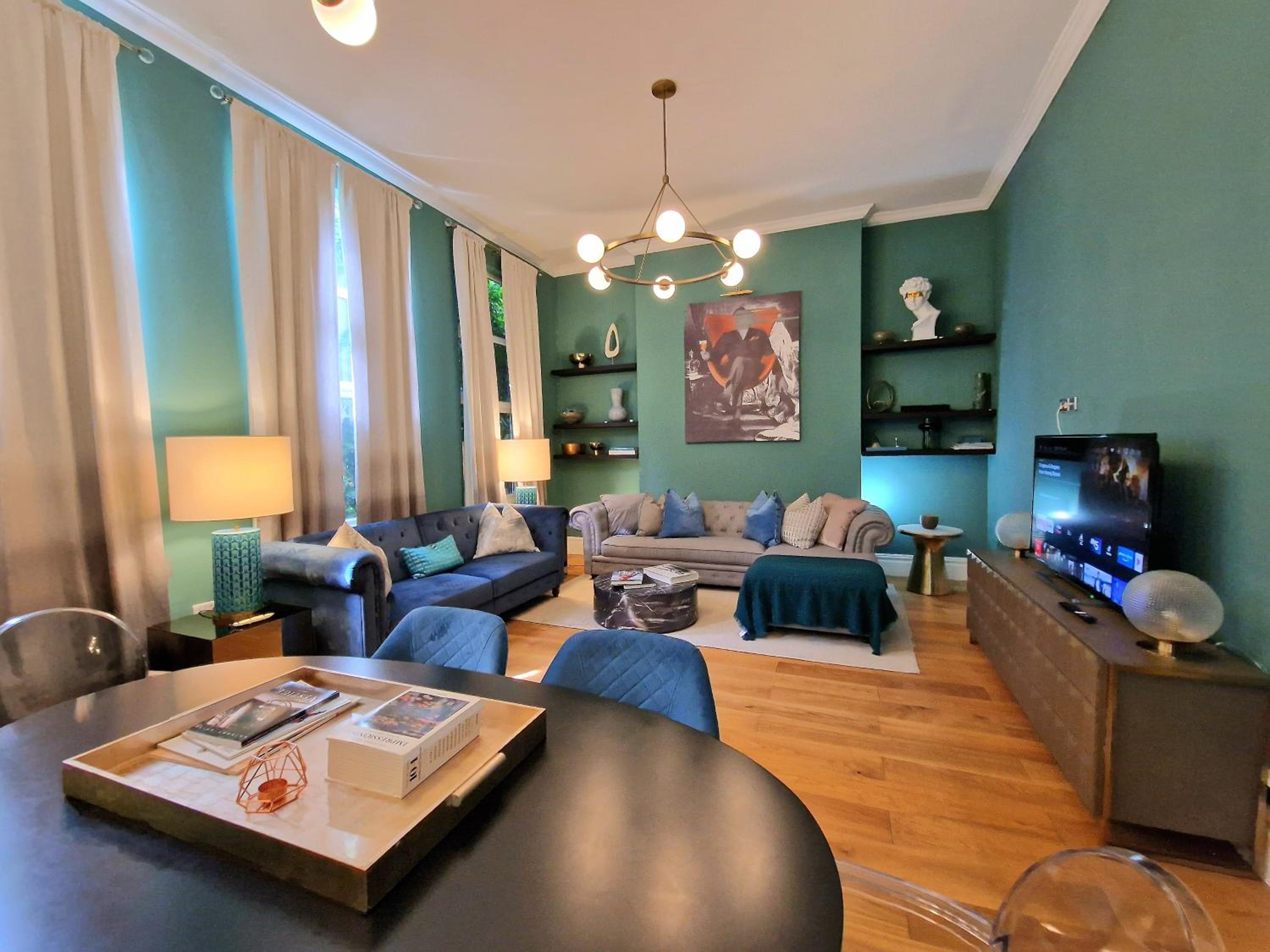 Stunning Hyde Park Home, Ground Floor Maisonette, Duplex, near Tube Metro Stations