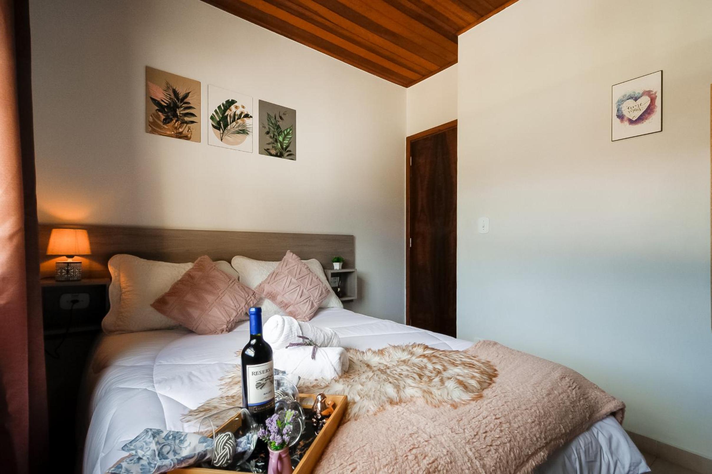 Apê Inteiro| 2Qts| Estacionamento| Wi-Fi 350| Pet Friendly| Ao Lado do Parque das CEREJEIRAS