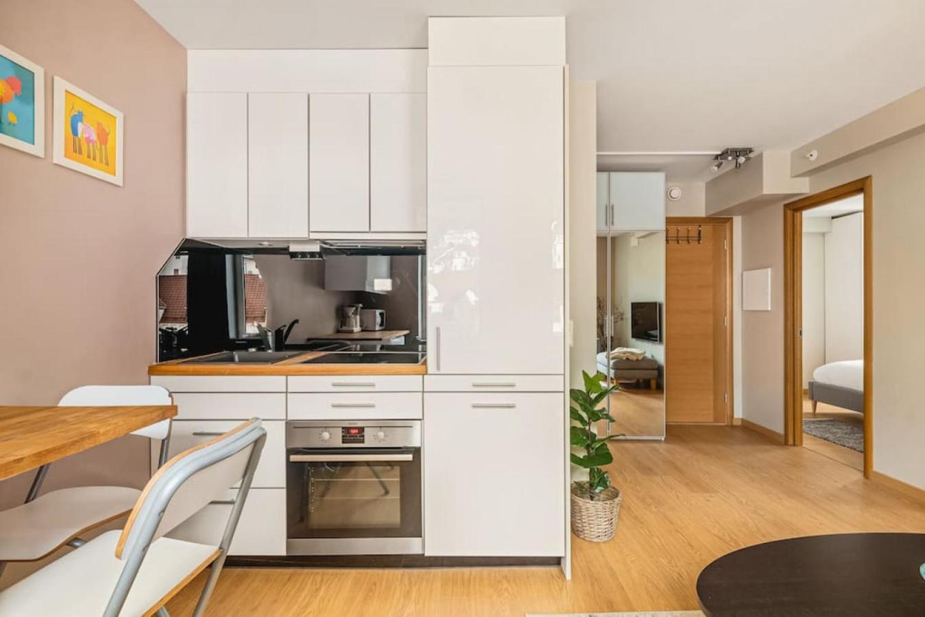 Dinbnb Apartments I Roof Terrace & Laundry in Sandviken view 2