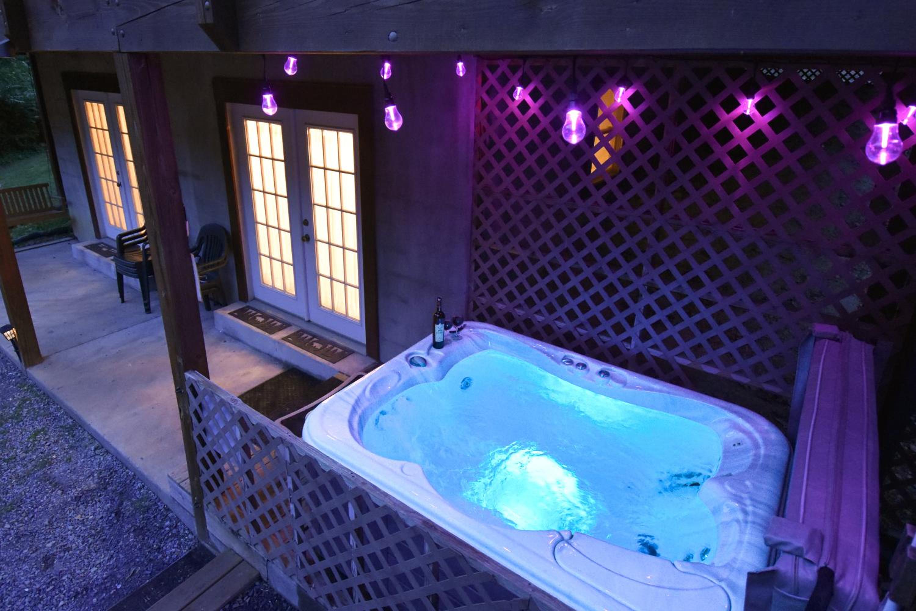 Hot Tub - Fire Pit - Pool Table - Pet Friendly - Good Times view 2
