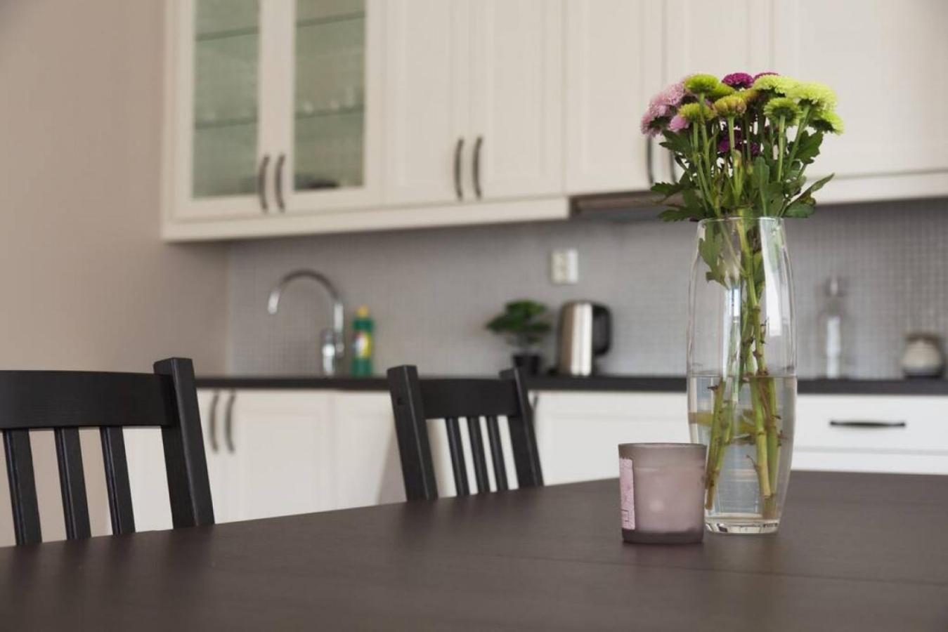 Dinbnb Apartments I Family-Friendly & Spacious 2-Bedroom with Parking view 4