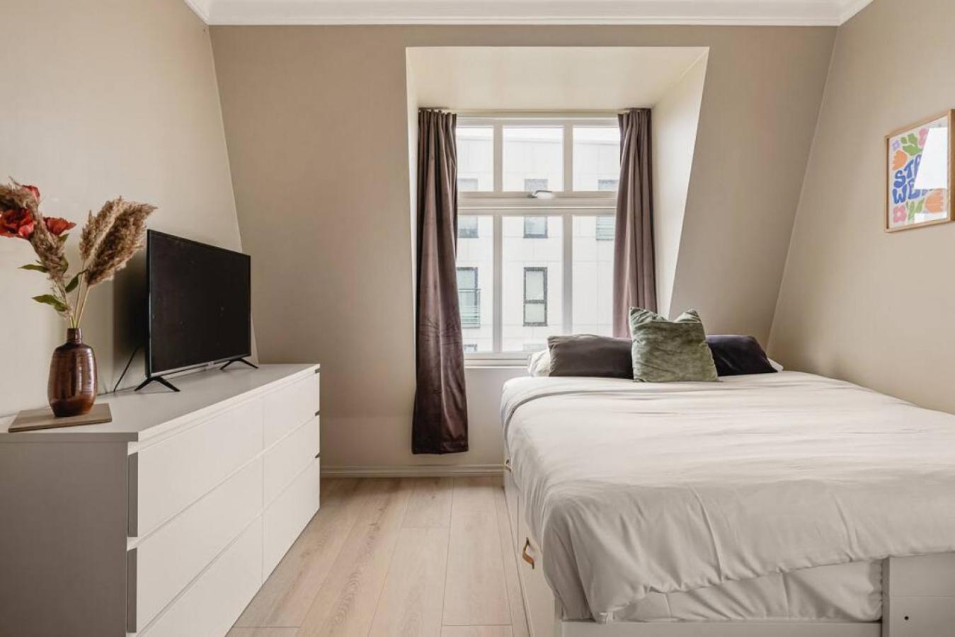 Dinbnb Apartments I New 2021 I SONOS and SMART TV view 2